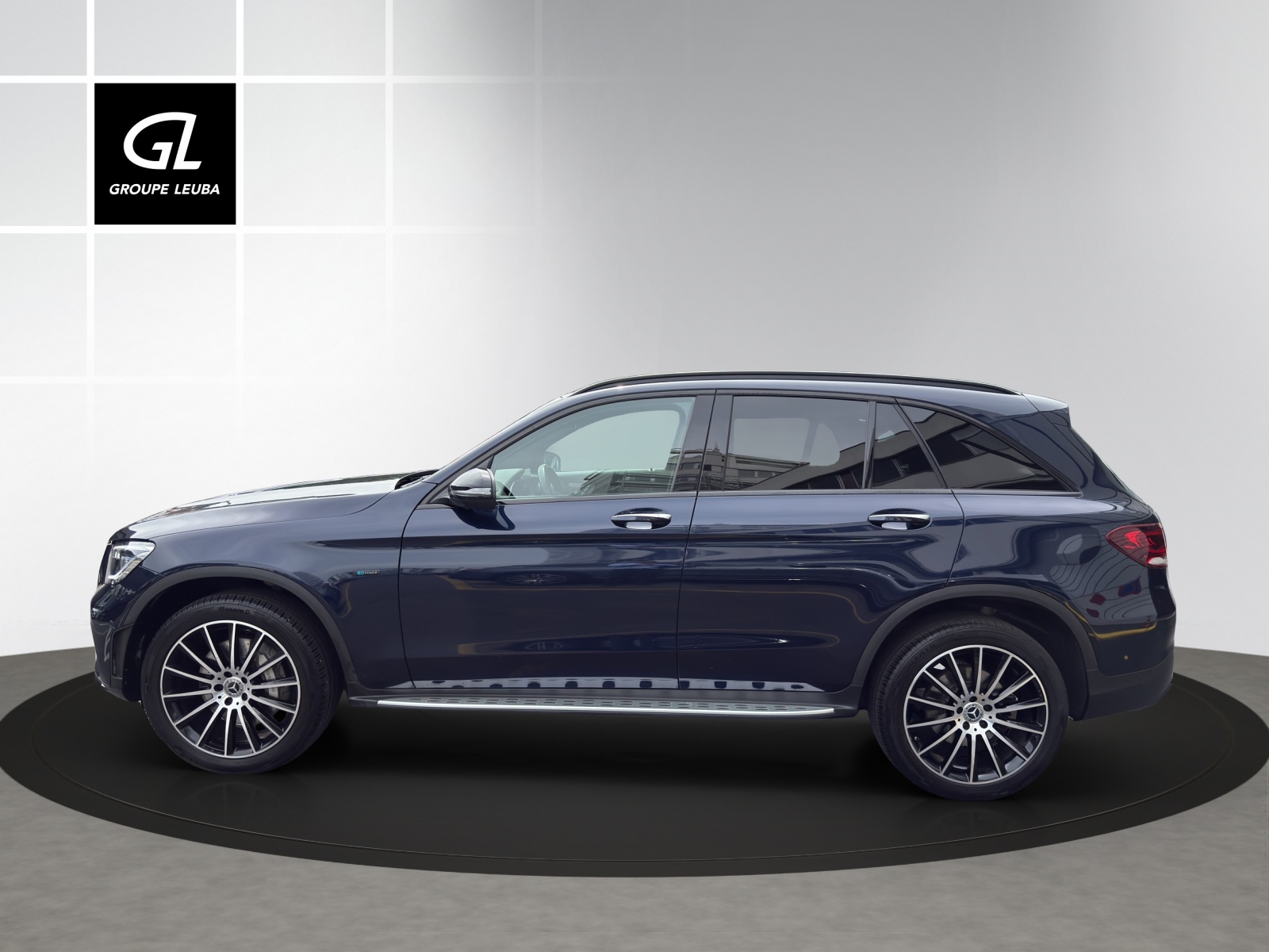 MERCEDES-BENZ GLC 300 e AMG Line 4Matic-showroom-element-2