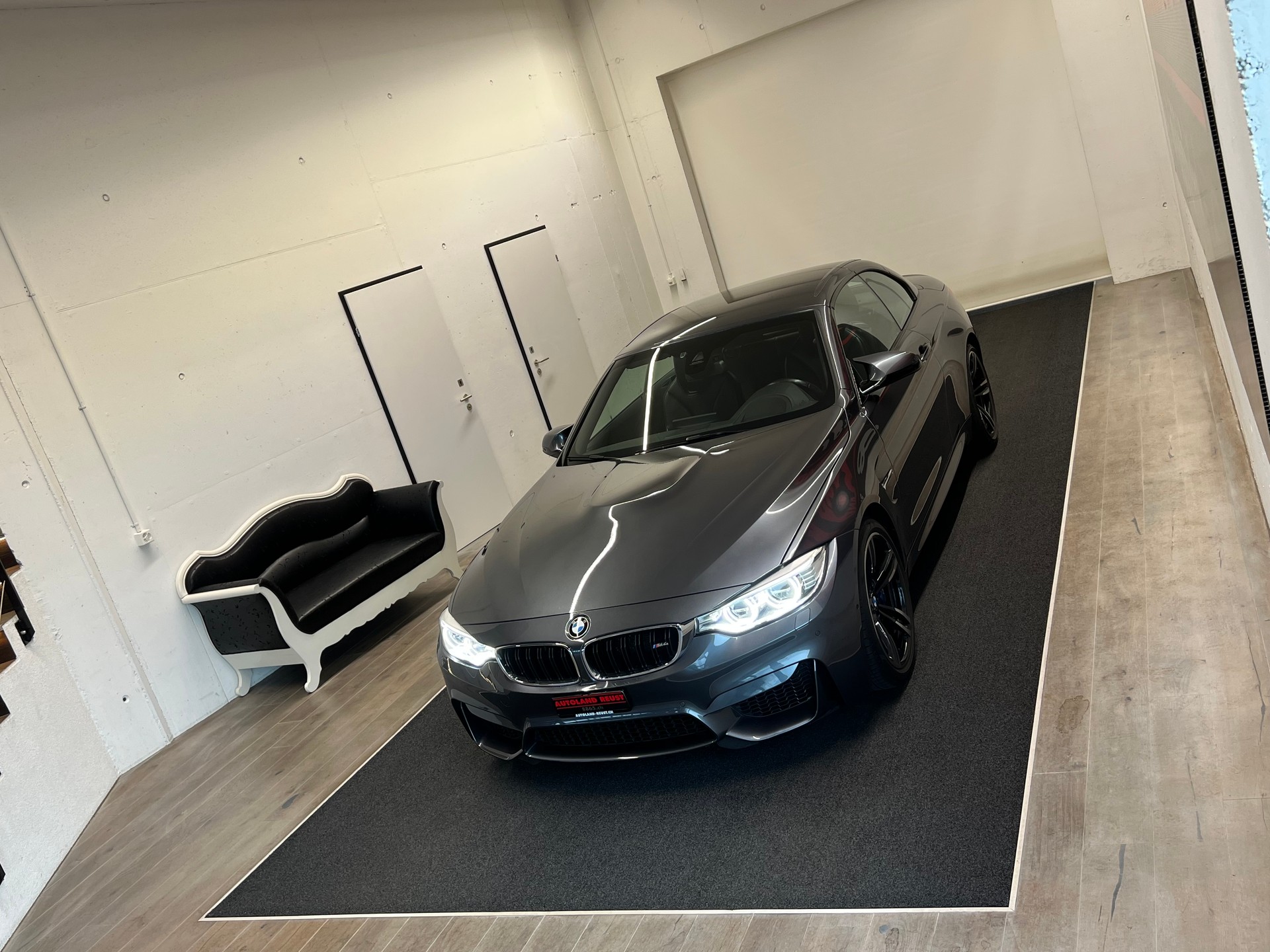 BMW M4 Cabriolet DKG-showroom-element-3