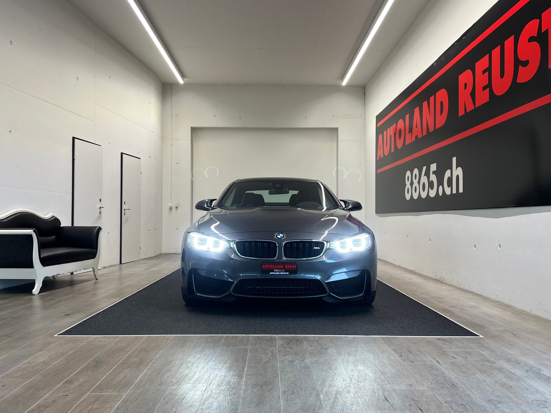BMW M4 Cabriolet DKG-showroom-element-1
