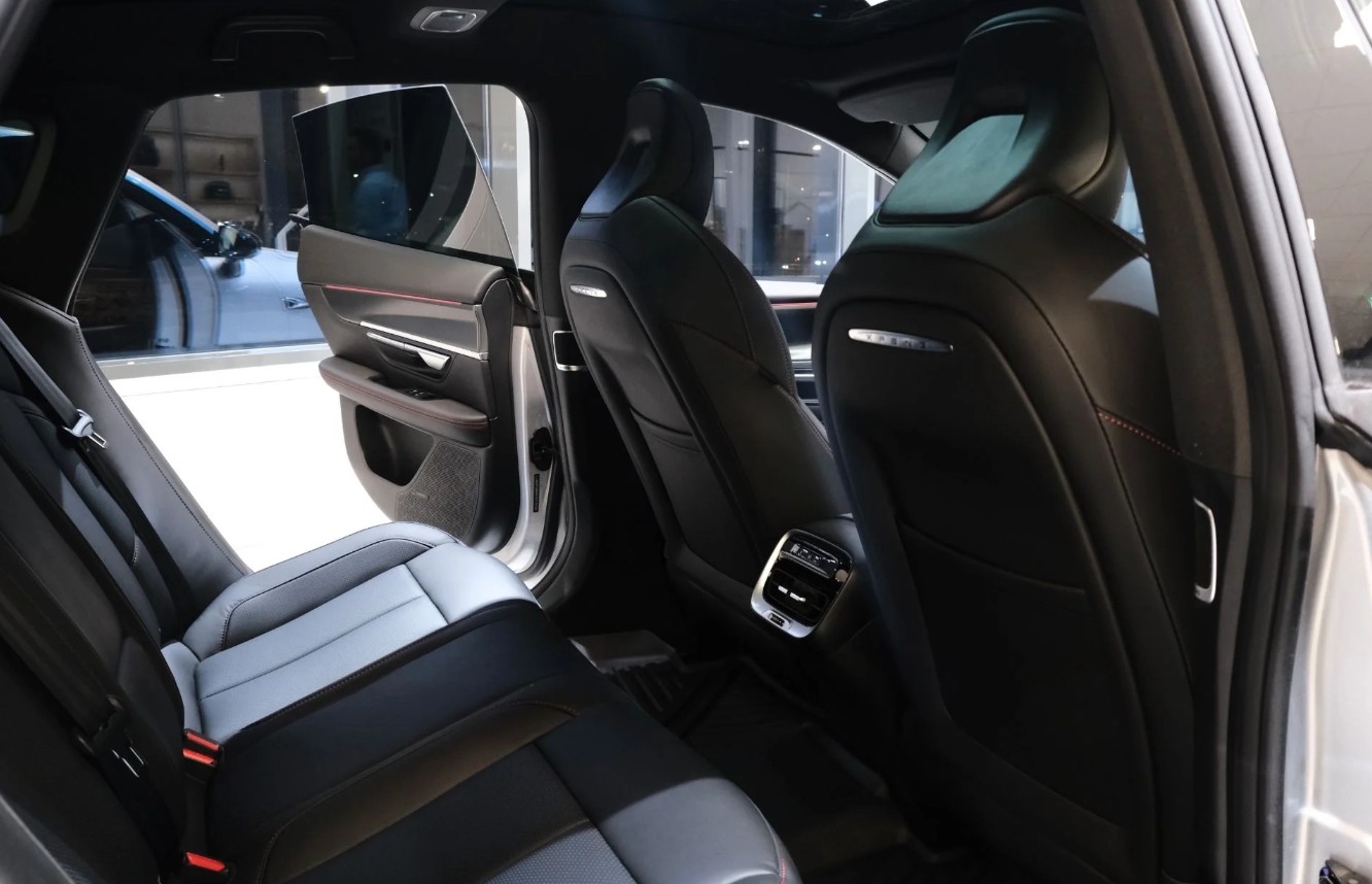 XPENG P7 Performance AWD-image-4