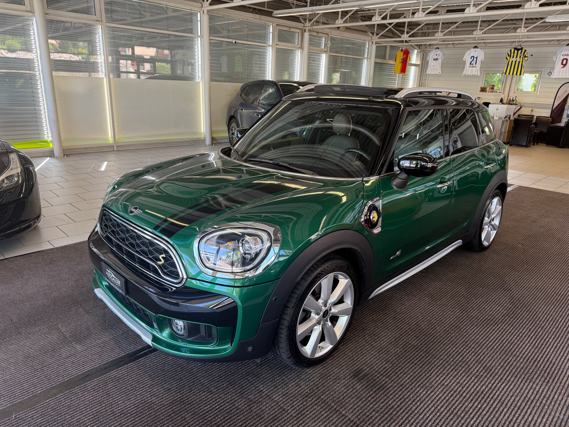 MINI Countryman Cooper SE Trafalgar ALL4 PHEV Steptronic | CH Swiss | Leder Braun | British Oak |-showroom-element-1