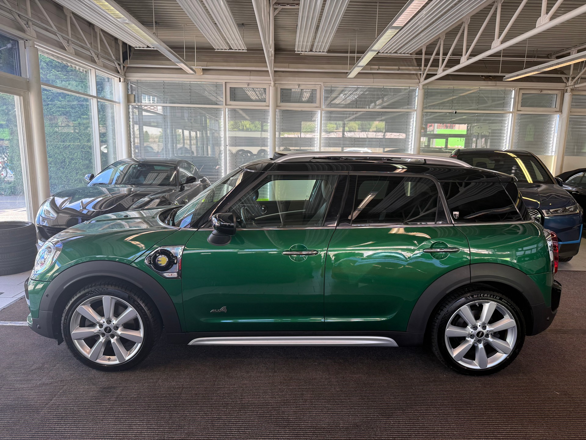 MINI Countryman Cooper SE Trafalgar ALL4 PHEV Steptronic | CH Swiss | Leder Braun | British Oak |-showroom-element-2