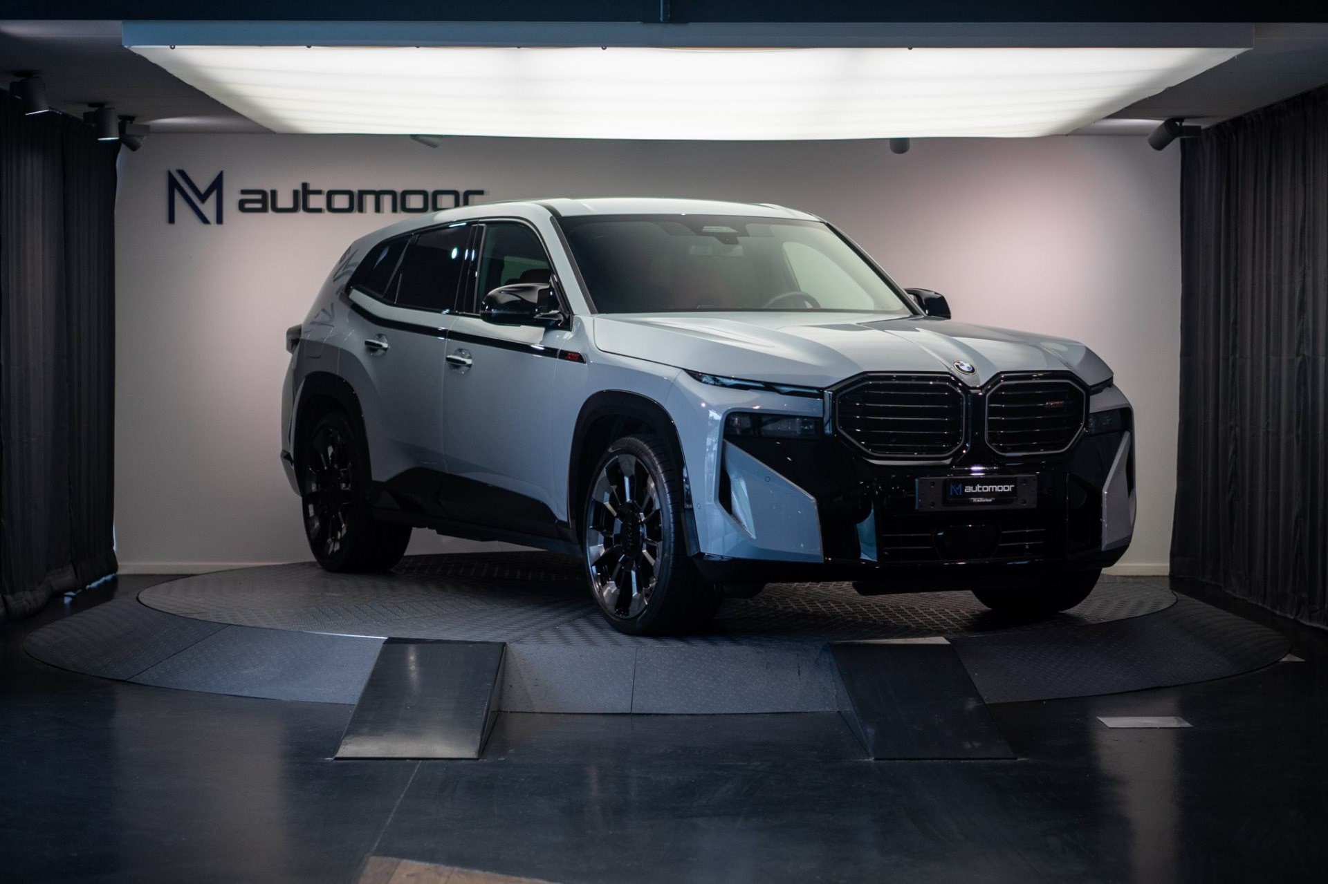 BMW XM Label *CH-Fahrzeug* *AHK* *Bowers & Wilkins*-showroom-element-2