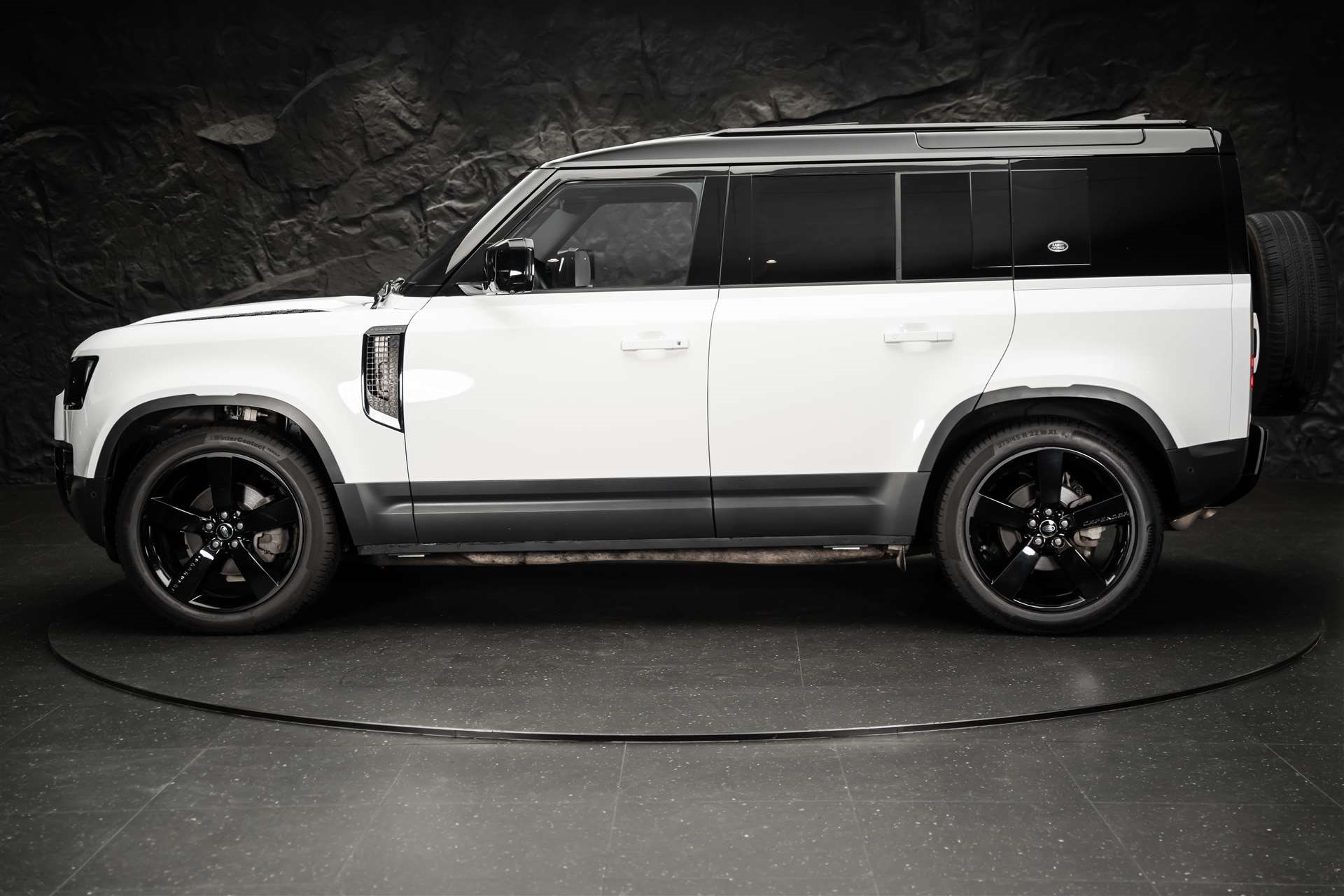 LAND ROVER Defender 110 3.0 D I6 250 SE AWD AT8 *Panorama*-showroom-element-1
