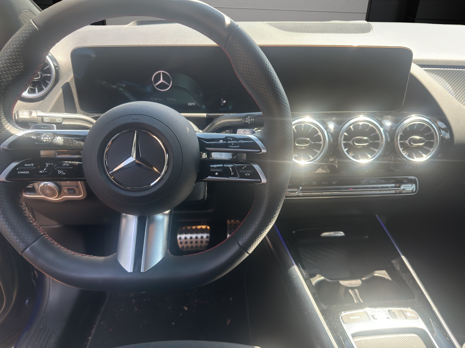 Image MERCEDES-BENZ GLA-200 GLA 200 7G-DCT