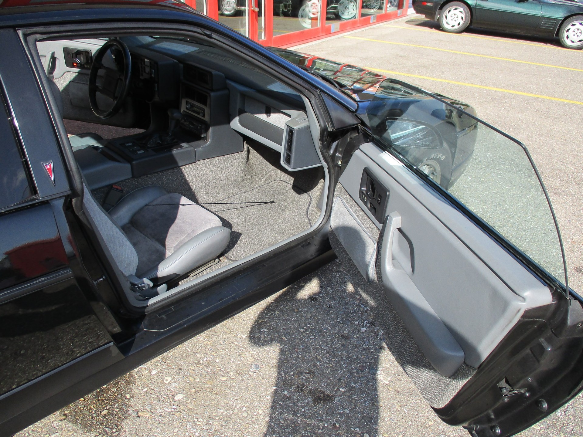 PONTIAC FIERO-image-10