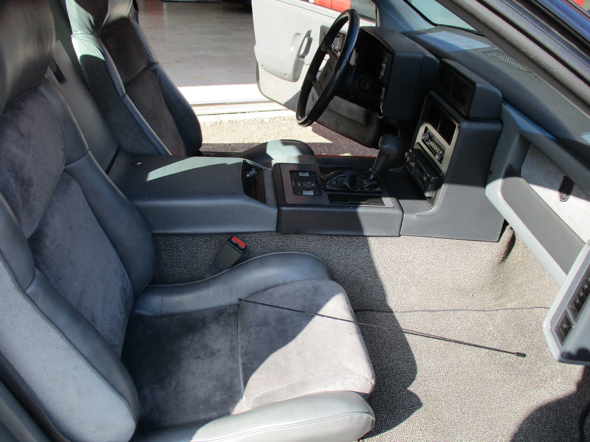 PONTIAC FIERO-image-11