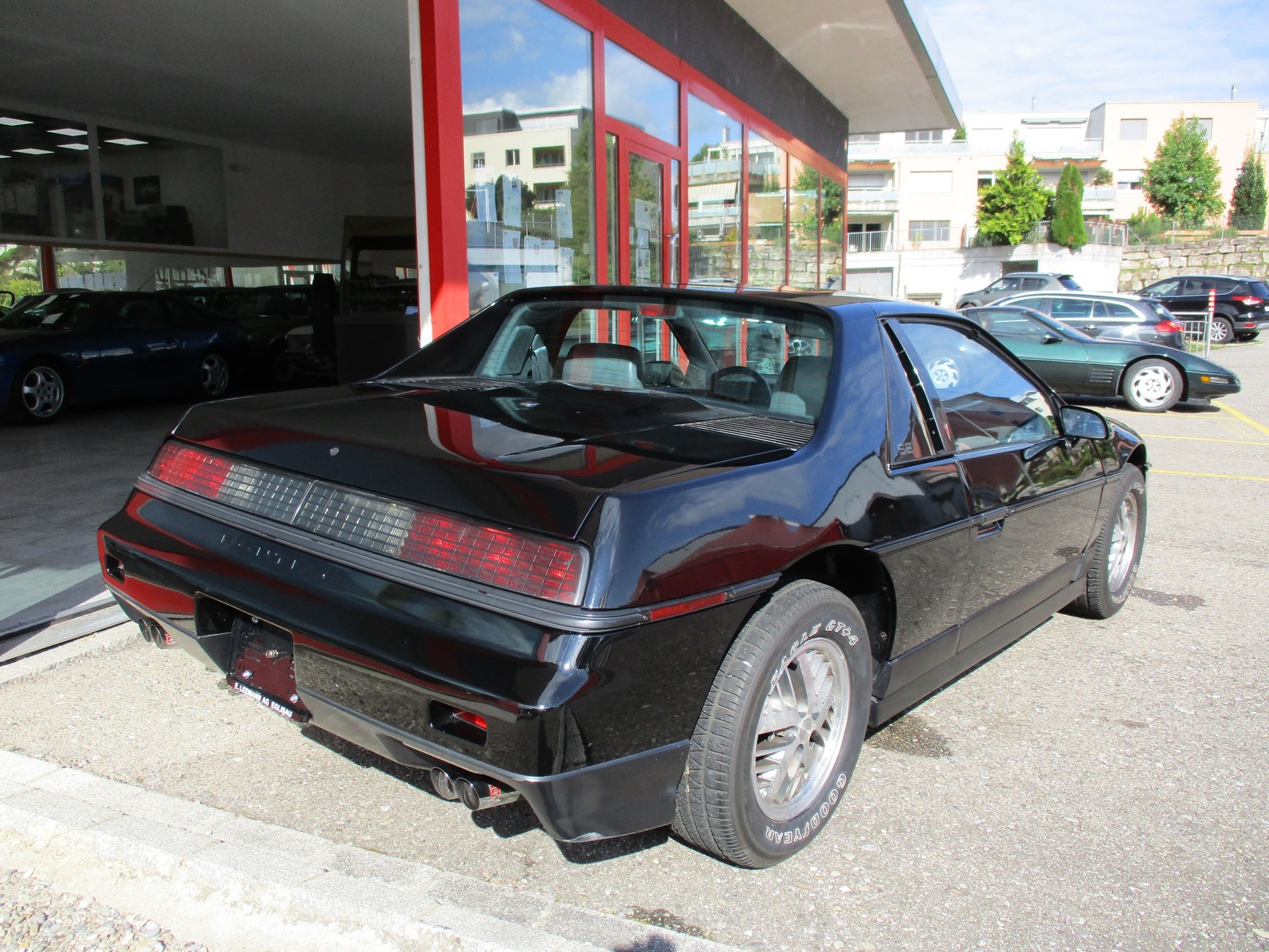 PONTIAC FIERO-image-4