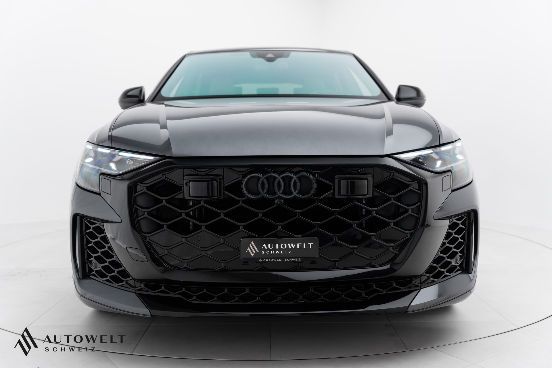 AUDI RSQ8 performance quattro-showroom-element-3