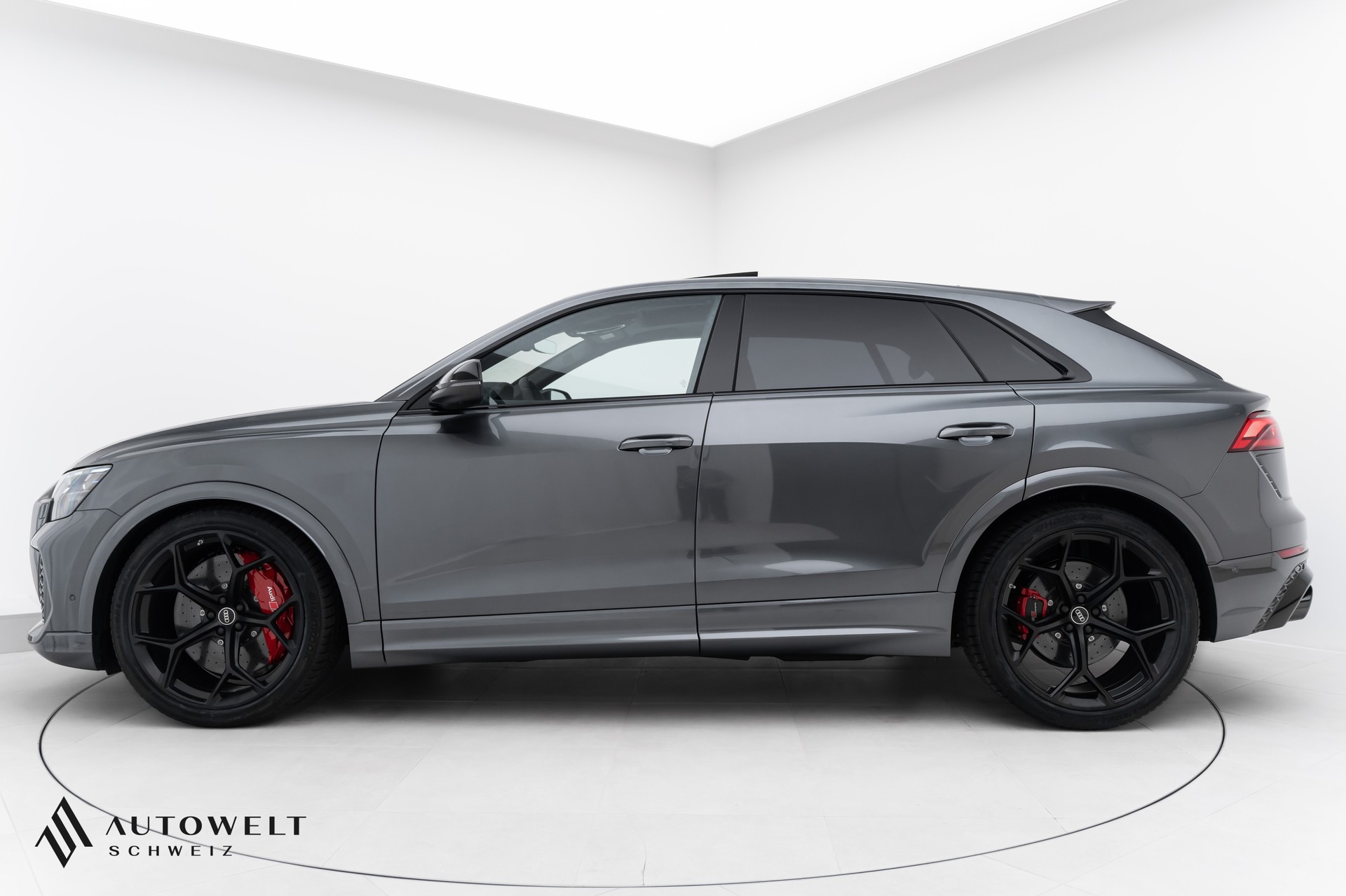 AUDI RSQ8 performance quattro-showroom-element-1