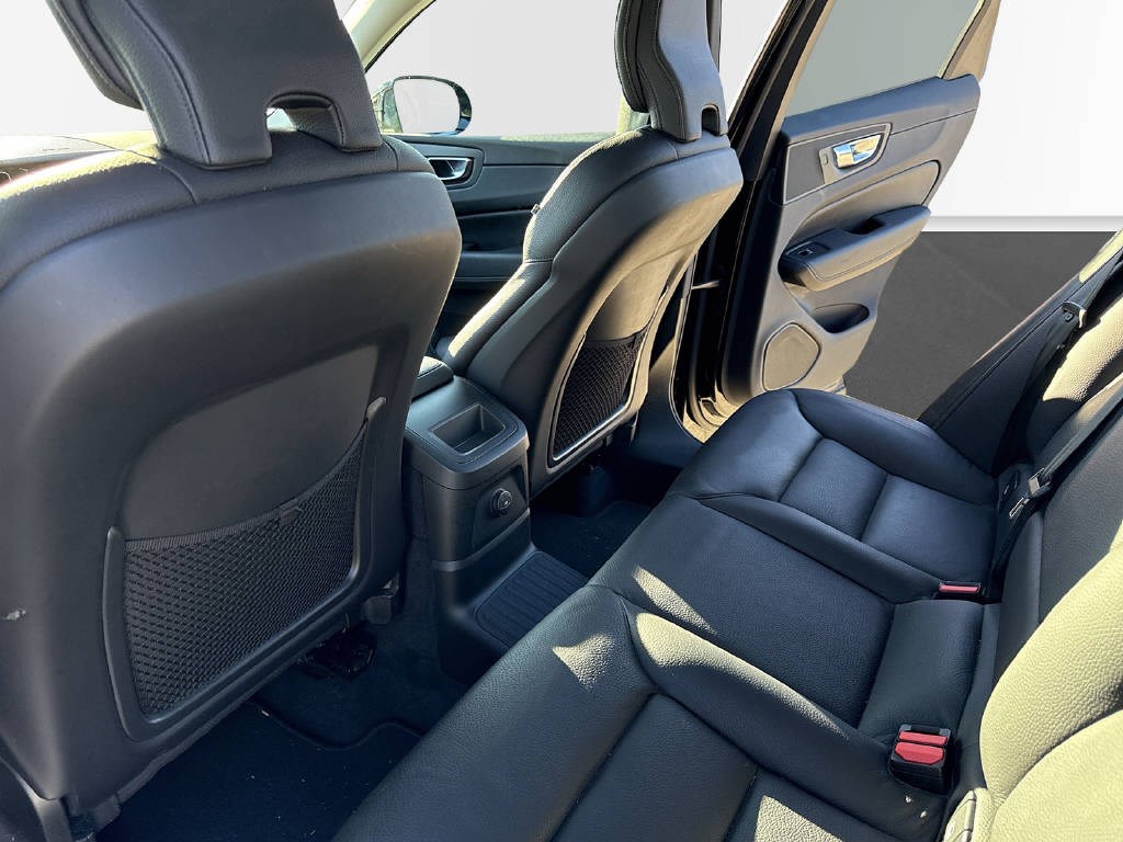 VOLVO XC60 2.0 T6 TE R-Design Expre. eAWD-image-10
