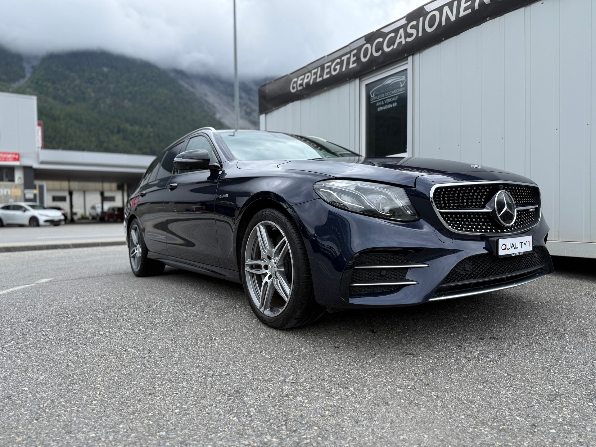 MERCEDES-BENZ E 43 AMG 4 Matic 9G-Tronic-showroom-element-1