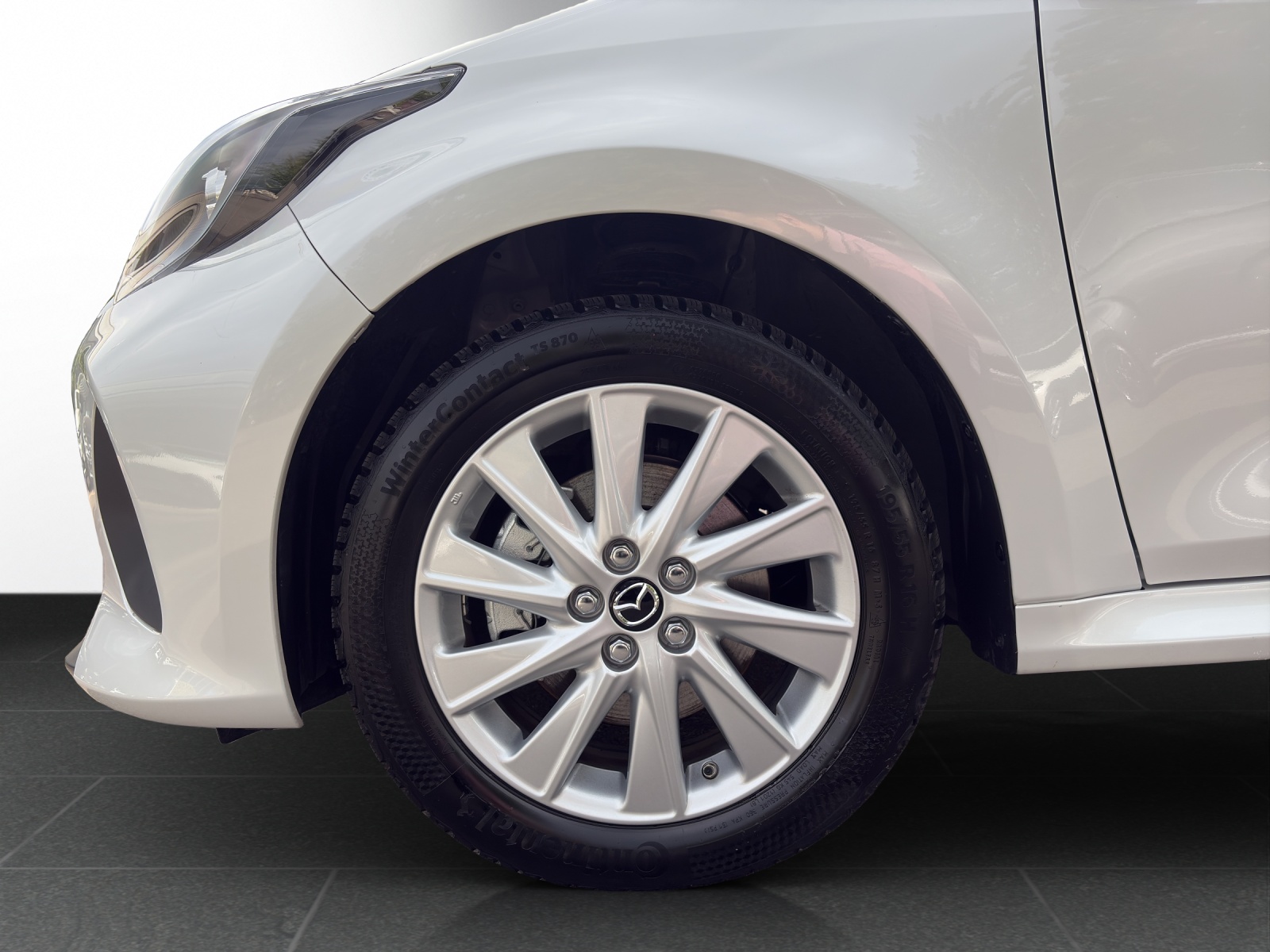 MAZDA 2 Hybrid Exclusive-line-showroom-element-3