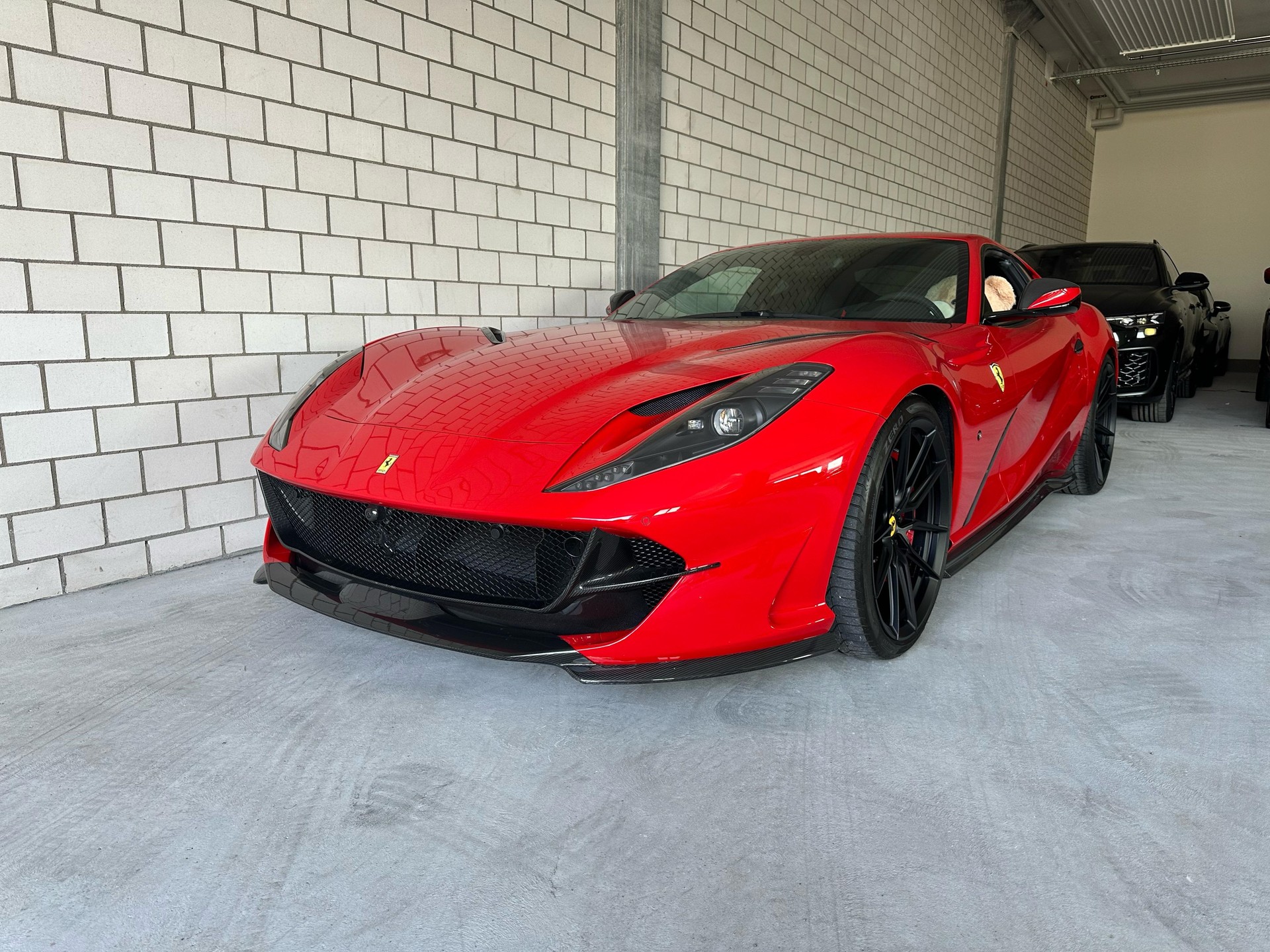 FERRARI 812 Superfast NOVITEC-Umbau inkl. Full Carbon Aerodynamic Bodykit-showroom-element-1