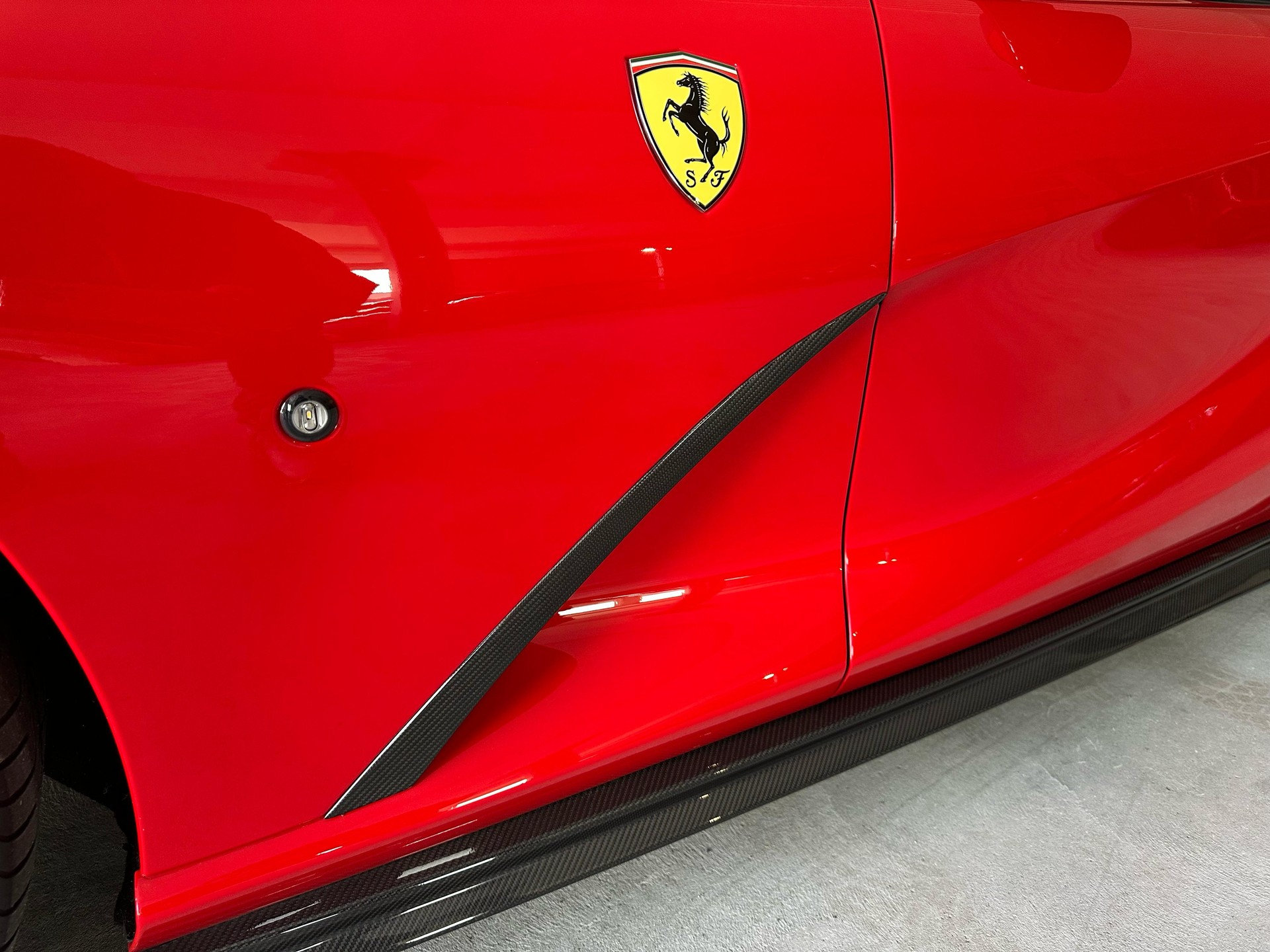 FERRARI 812 Superfast NOVITEC-Umbau inkl. Full Carbon Aerodynamic Bodykit-showroom-element-2