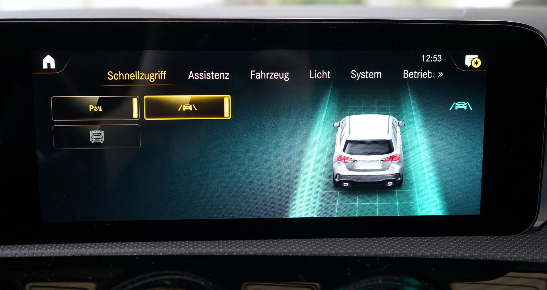 MERCEDES-BENZ A 35 AMG 4Matic Speedshift-image-21