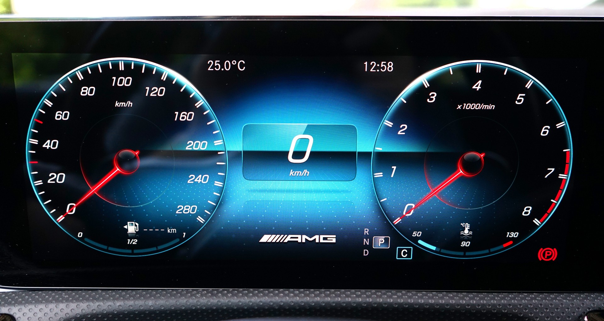 MERCEDES-BENZ A 35 AMG 4Matic Speedshift-image-13