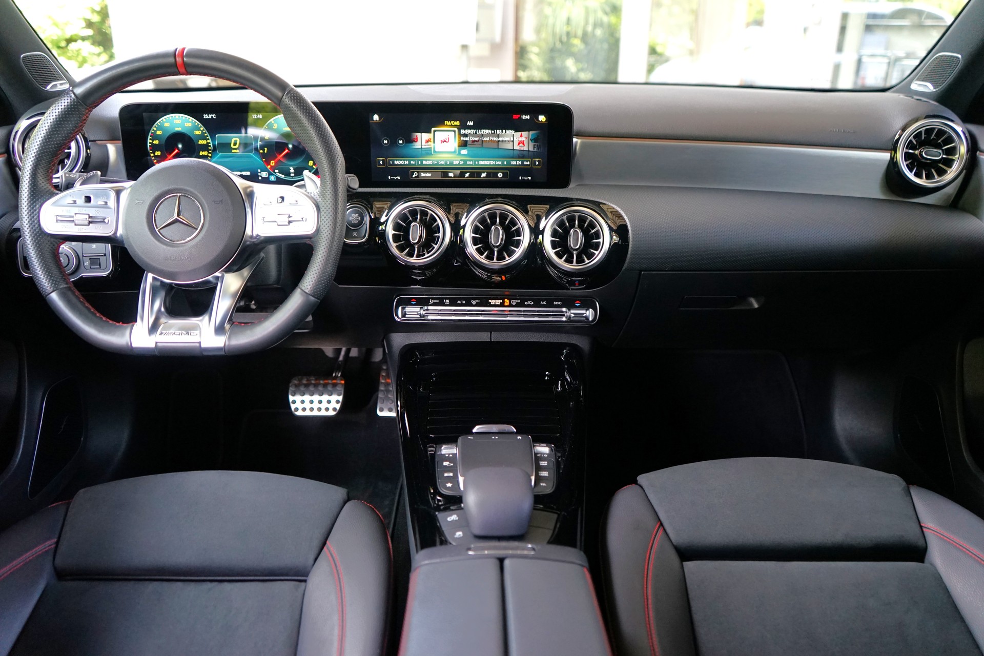 MERCEDES-BENZ A 35 AMG 4Matic Speedshift-image-7