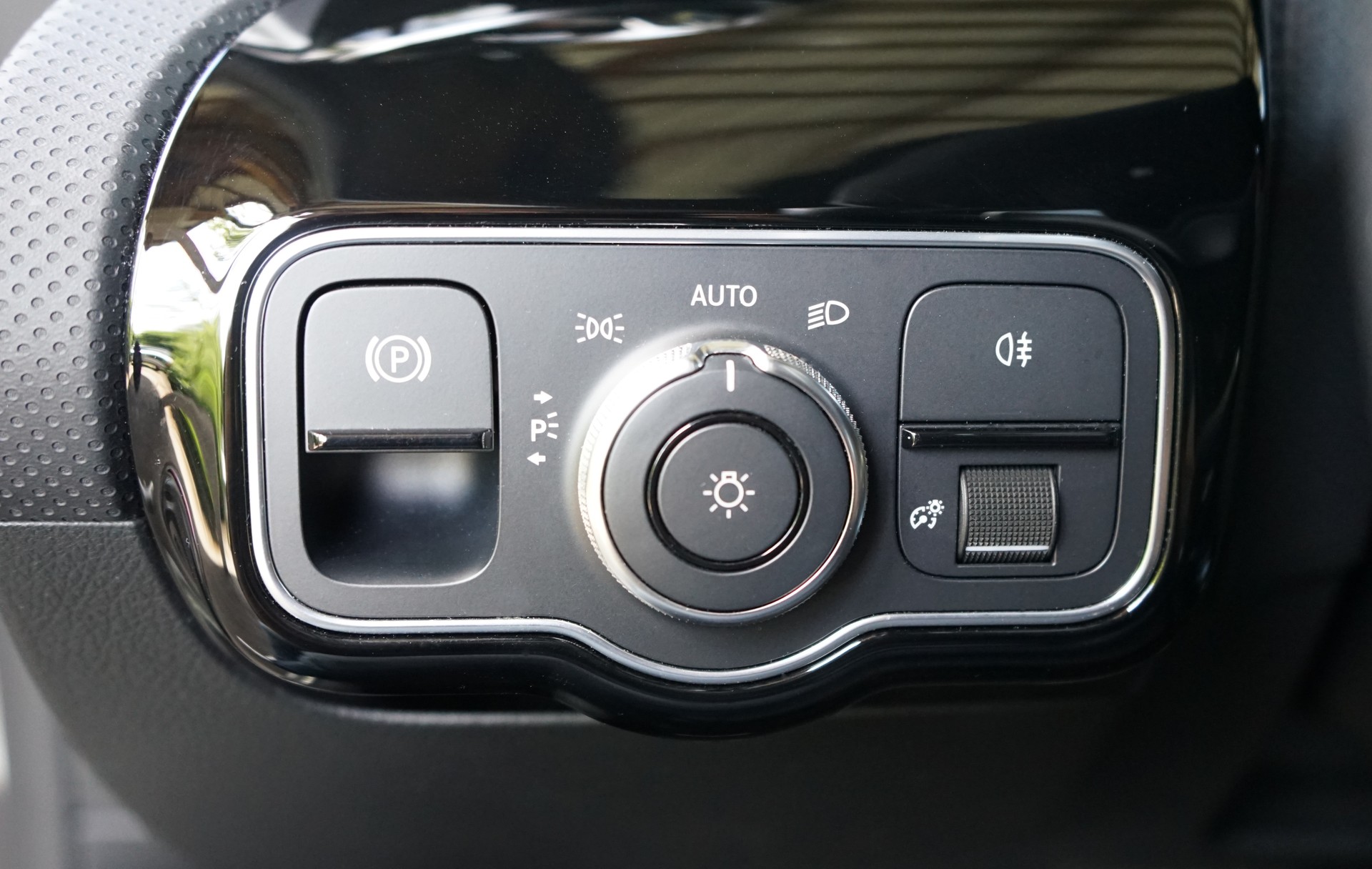 MERCEDES-BENZ A 35 AMG 4Matic Speedshift-image-24