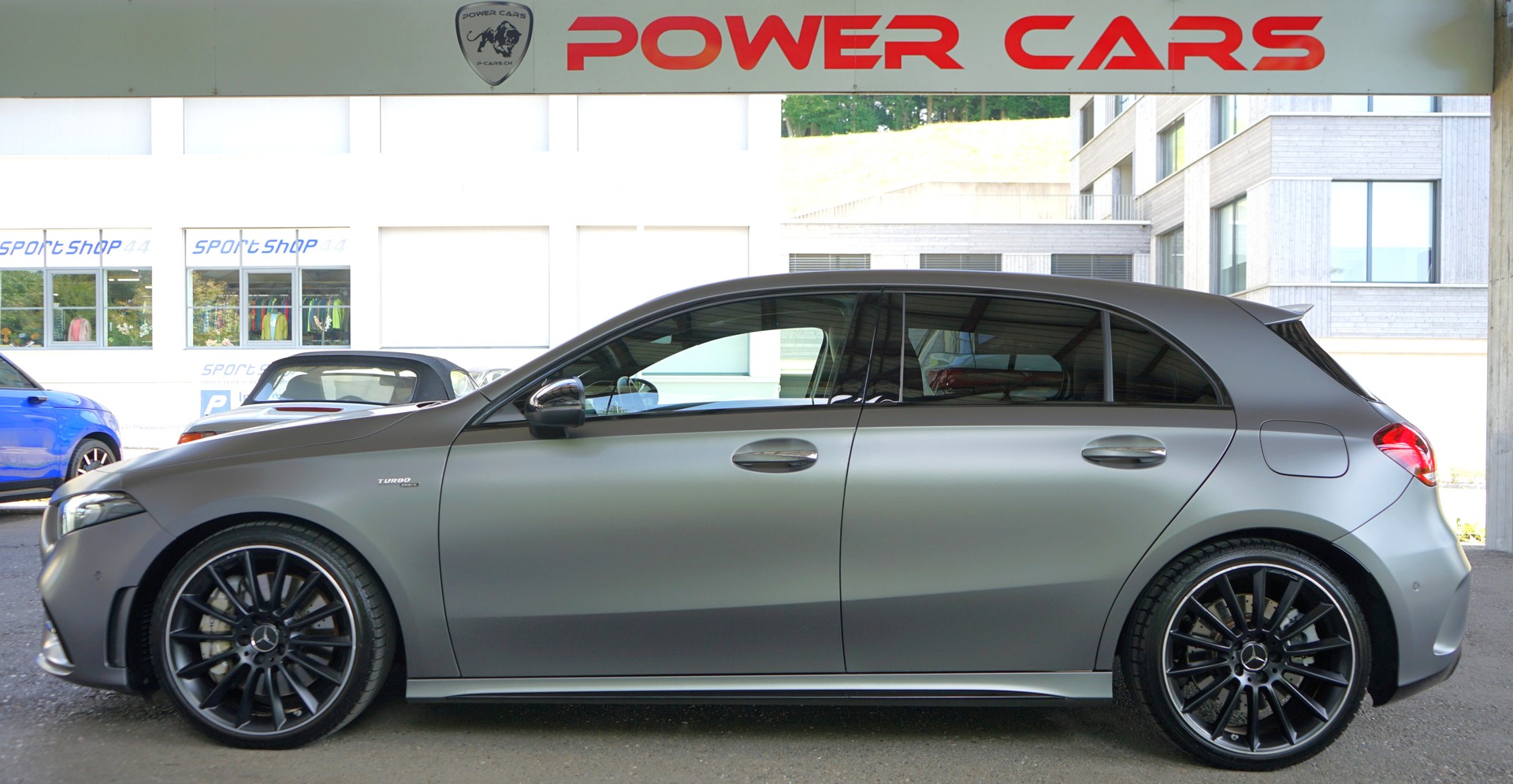 MERCEDES-BENZ A 35 AMG 4Matic Speedshift-showroom-element-2