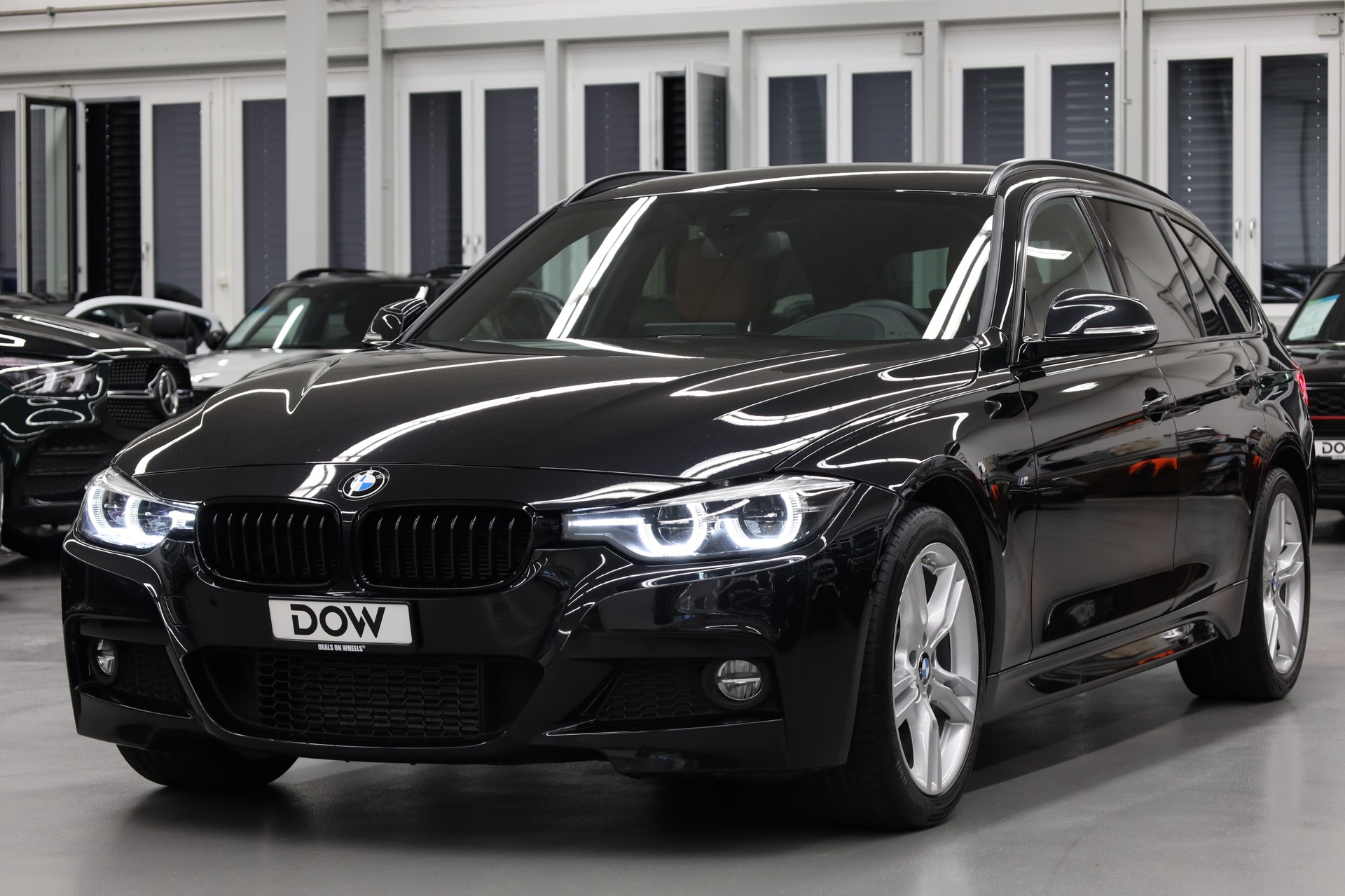 BMW 330d xDrive SAG Touring-showroom-element-2