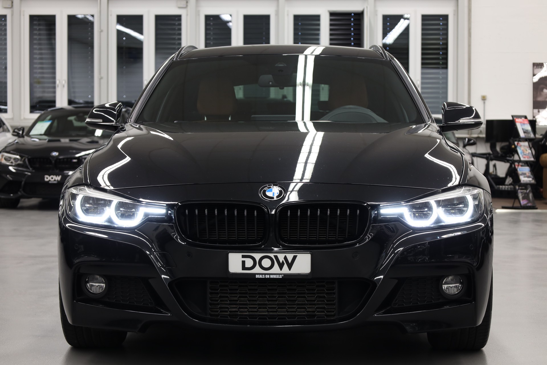 BMW 330d xDrive SAG Touring-showroom-element-3