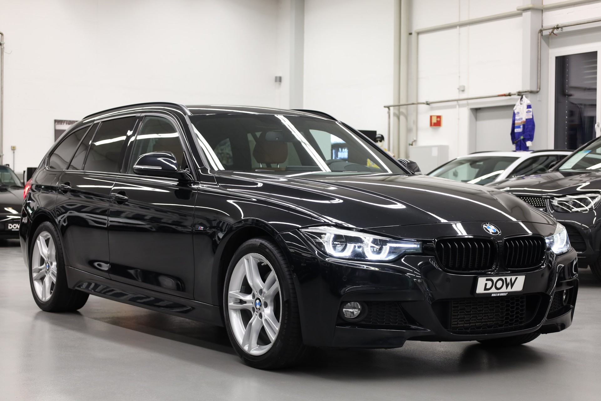 BMW 330d xDrive SAG Touring-showroom-element-1