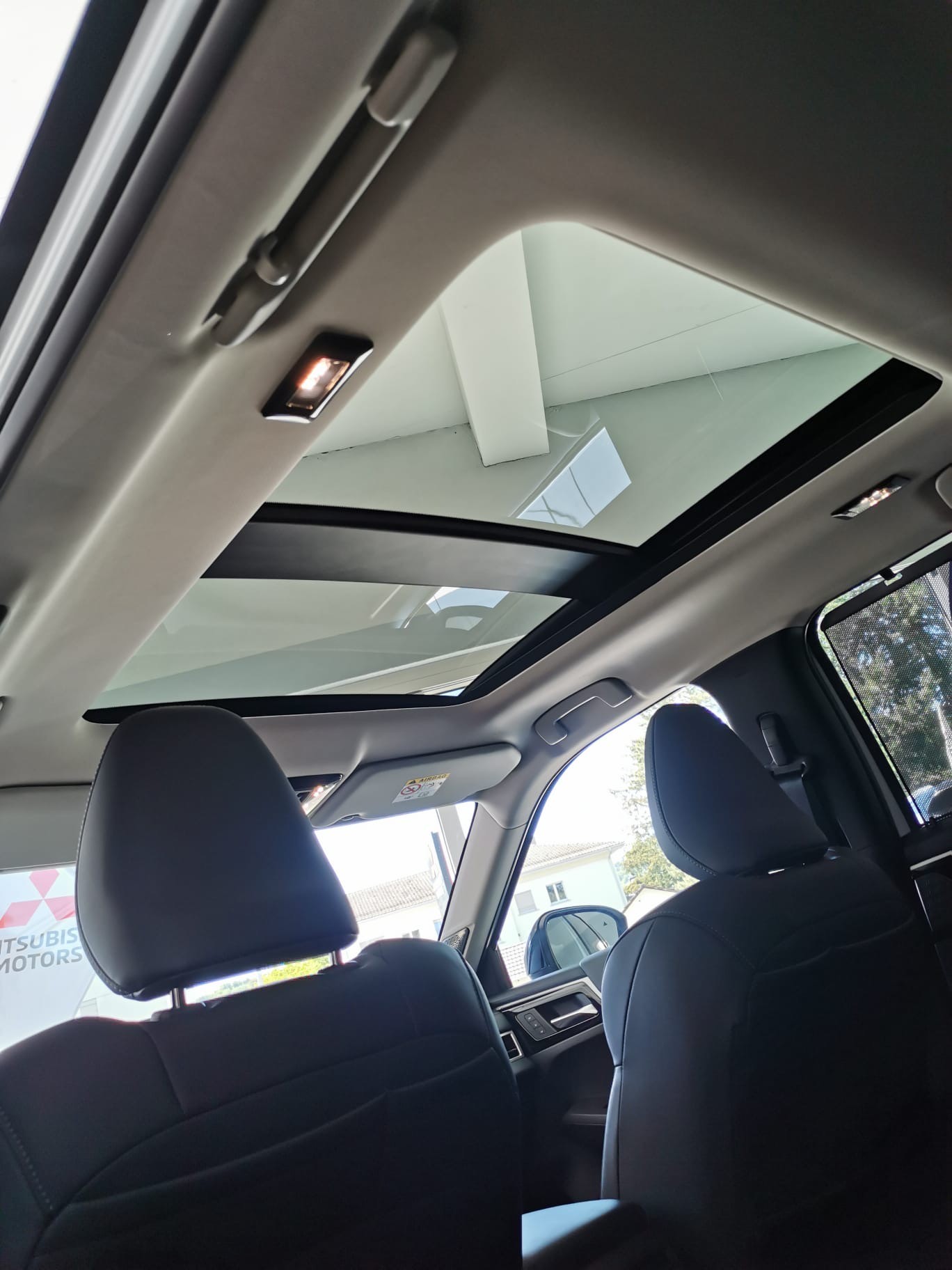 MITSUBISHI Outlander 2.4 PHEV Instyle 4WD Automatic-image-11