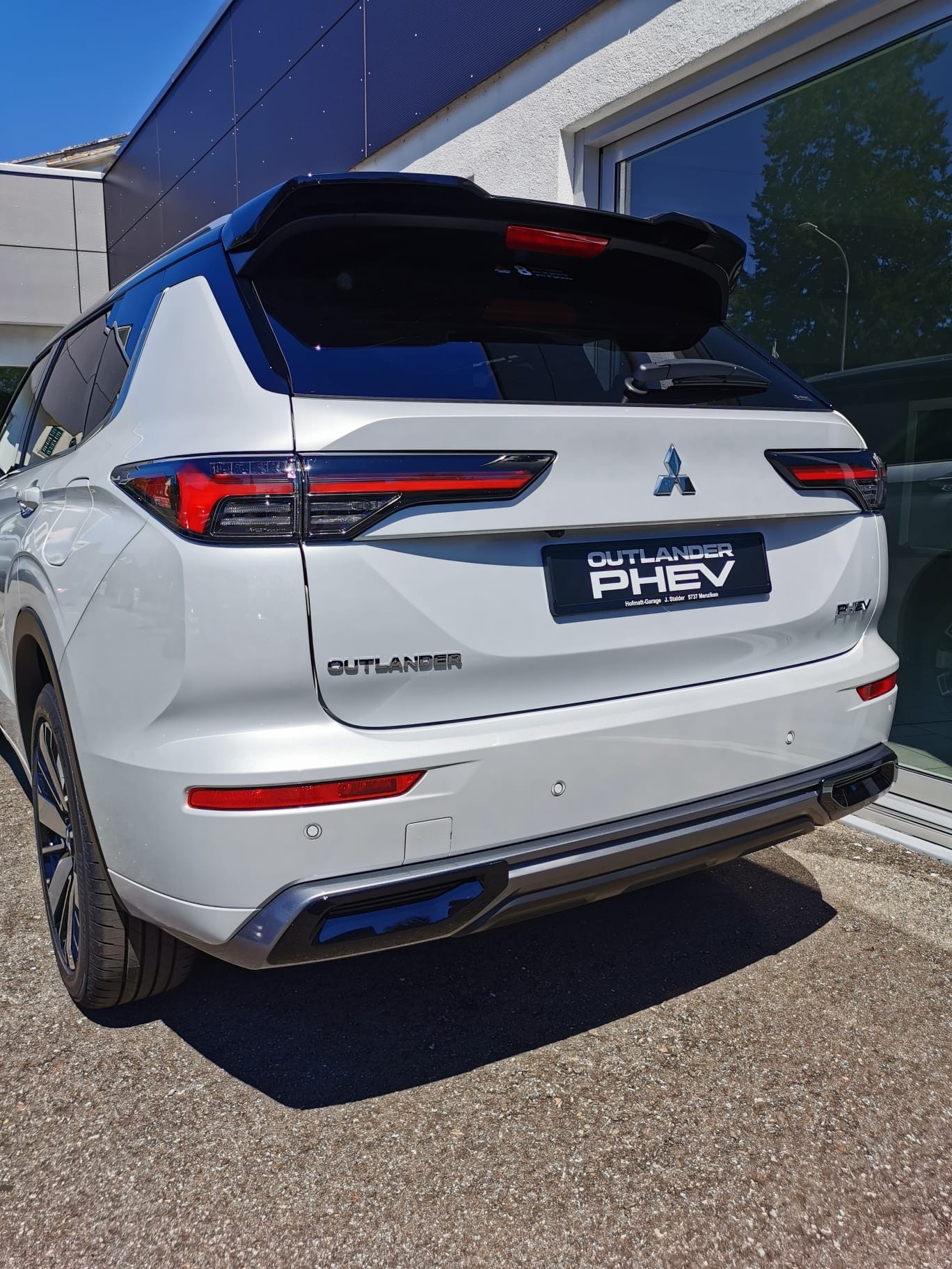 MITSUBISHI Outlander 2.4 PHEV Instyle 4WD Automatic-image-4