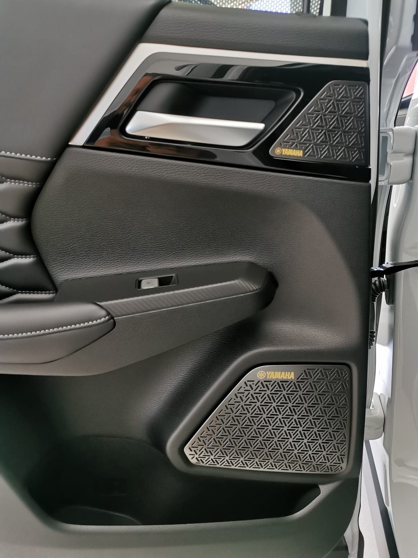 MITSUBISHI Outlander 2.4 PHEV Instyle 4WD Automatic-image-10