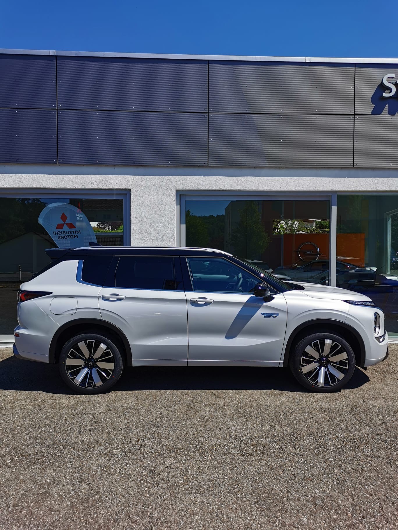 MITSUBISHI Outlander 2.4 PHEV Instyle 4WD Automatic-image-3