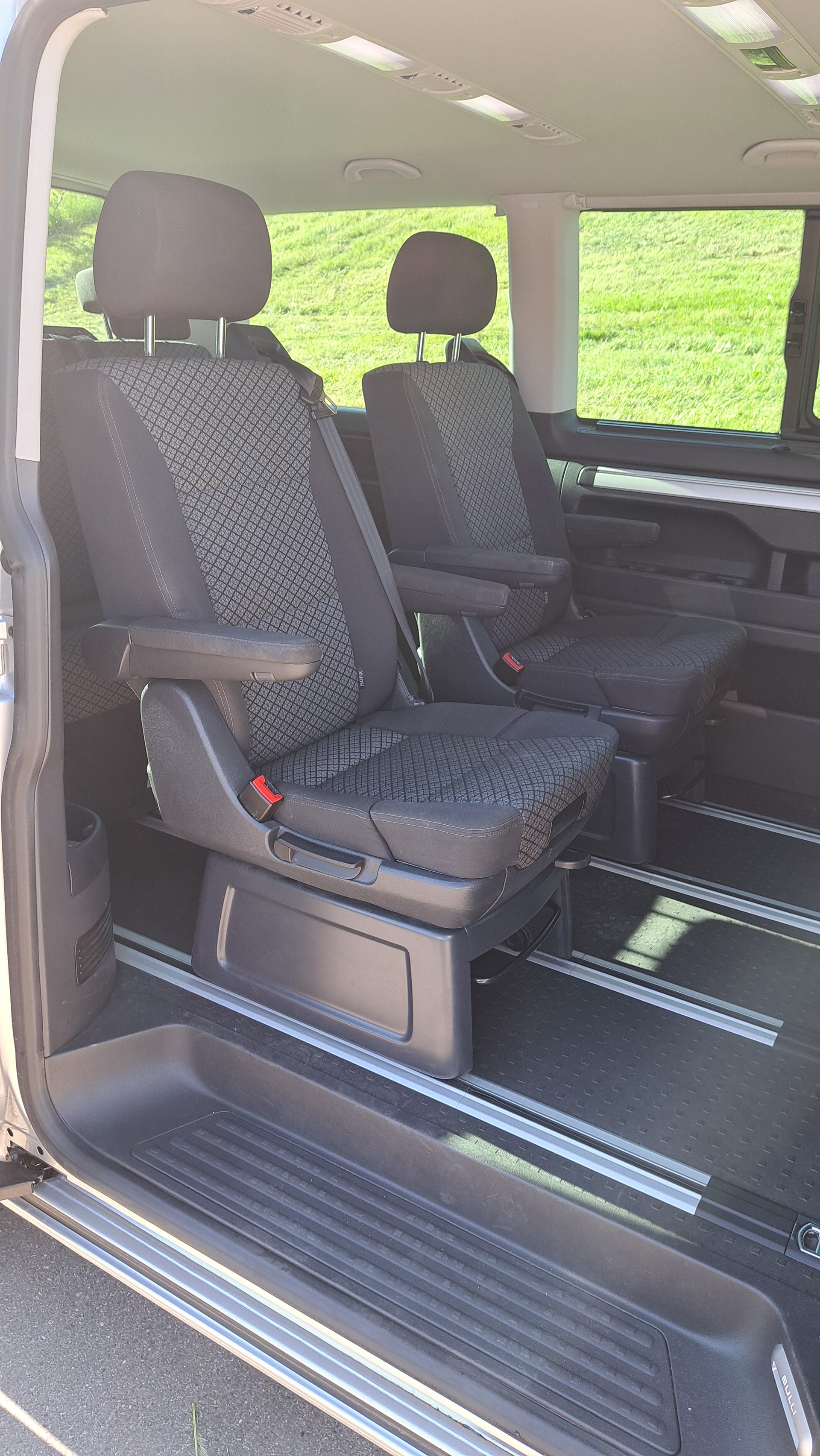 VW T6.1 Multivan 2.0 TDI Liberty Edition DSG-image-2