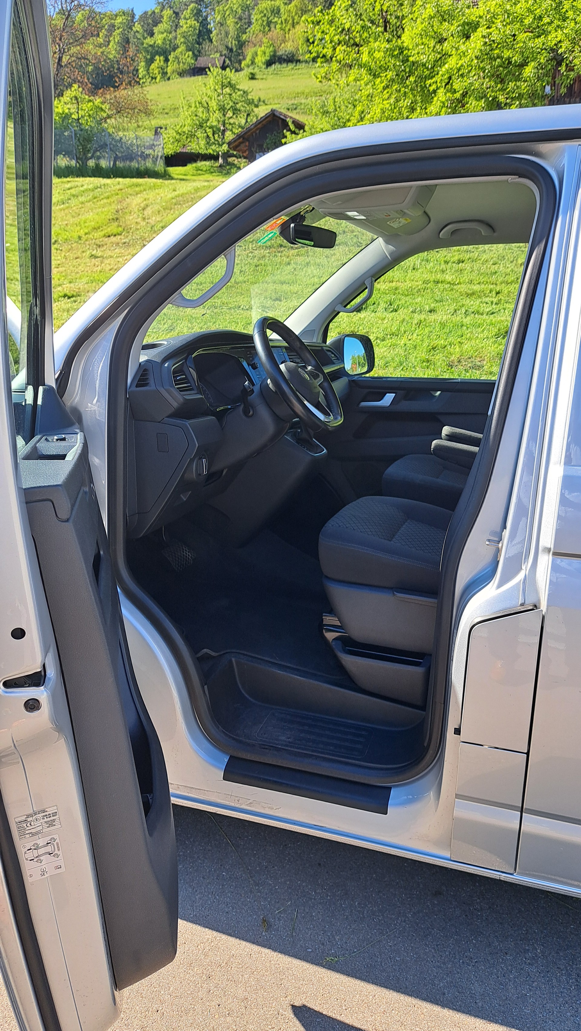 VW T6.1 Multivan 2.0 TDI Liberty Edition DSG-image-1