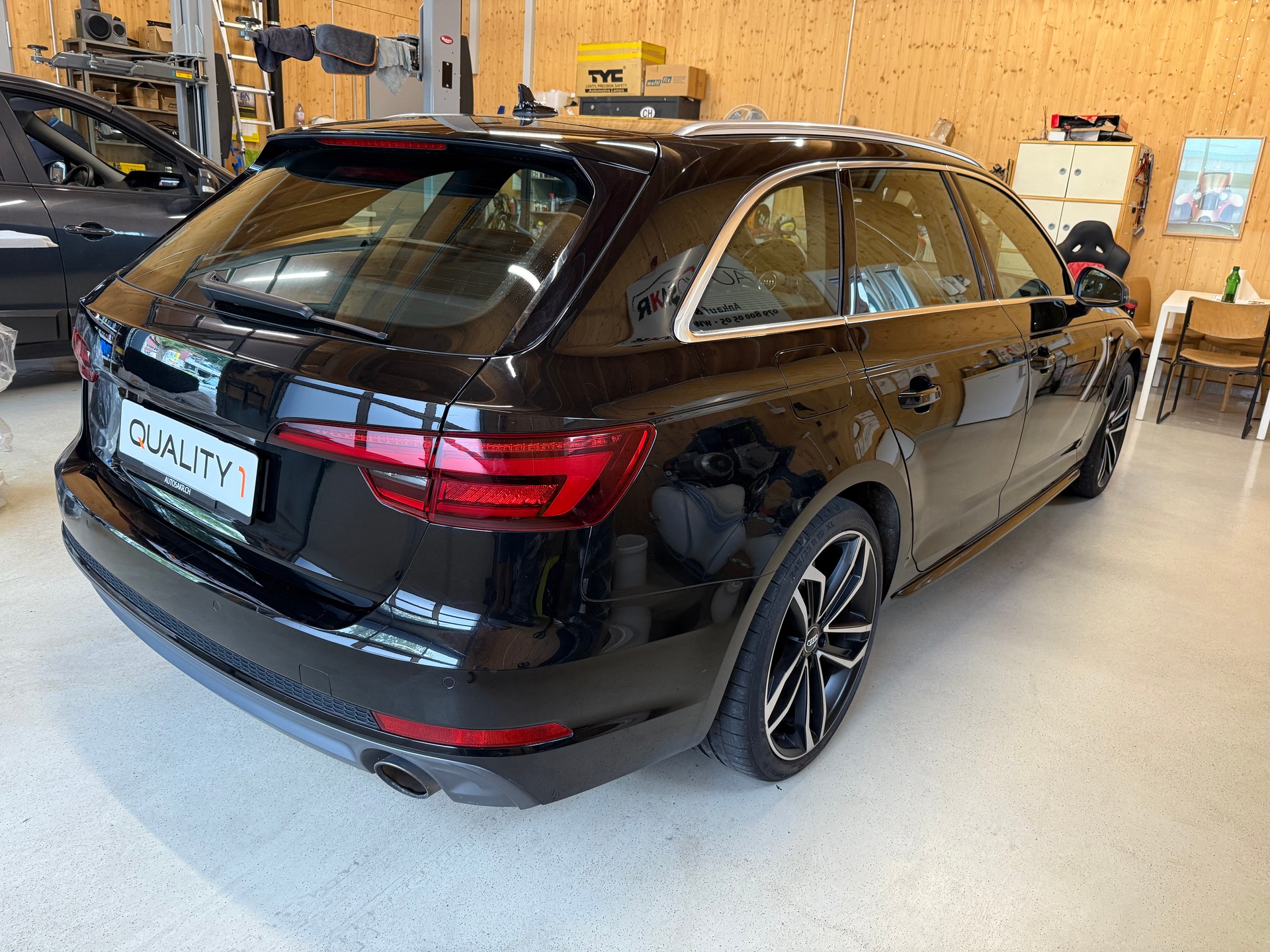 AUDI A4 Avant 2.0 TFSI Sport S-tronic-showroom-element-3