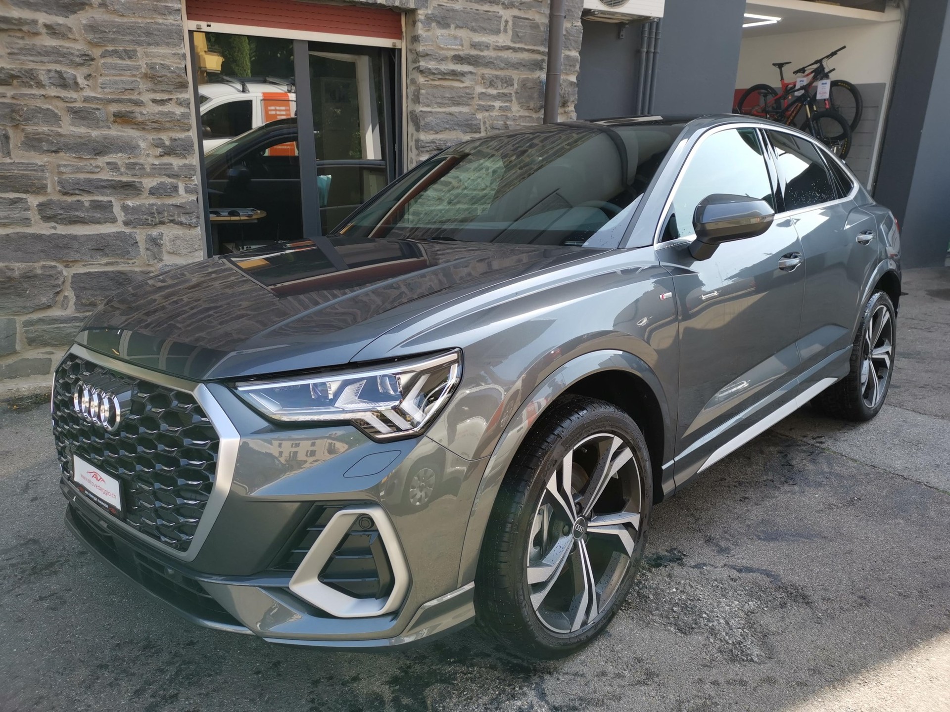 AUDI Q3 Sportback 40 TDI S line quattro S-tronic-image-1
