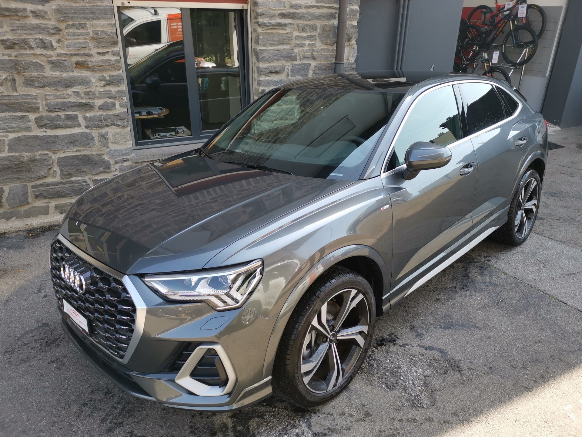 AUDI Q3 Sportback 40 TDI S line quattro S-tronic-image-2