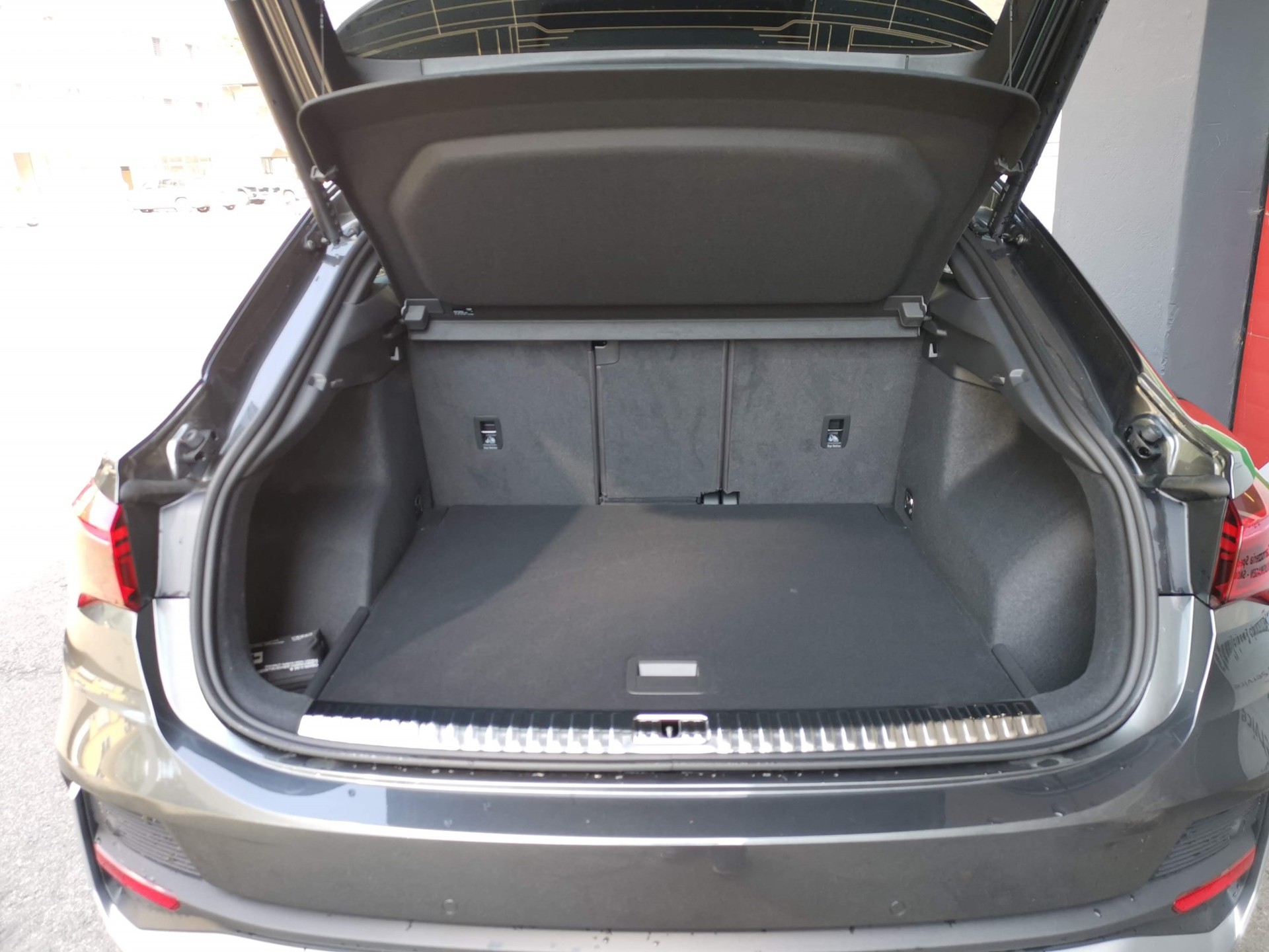 AUDI Q3 Sportback 40 TDI S line quattro S-tronic-image-13
