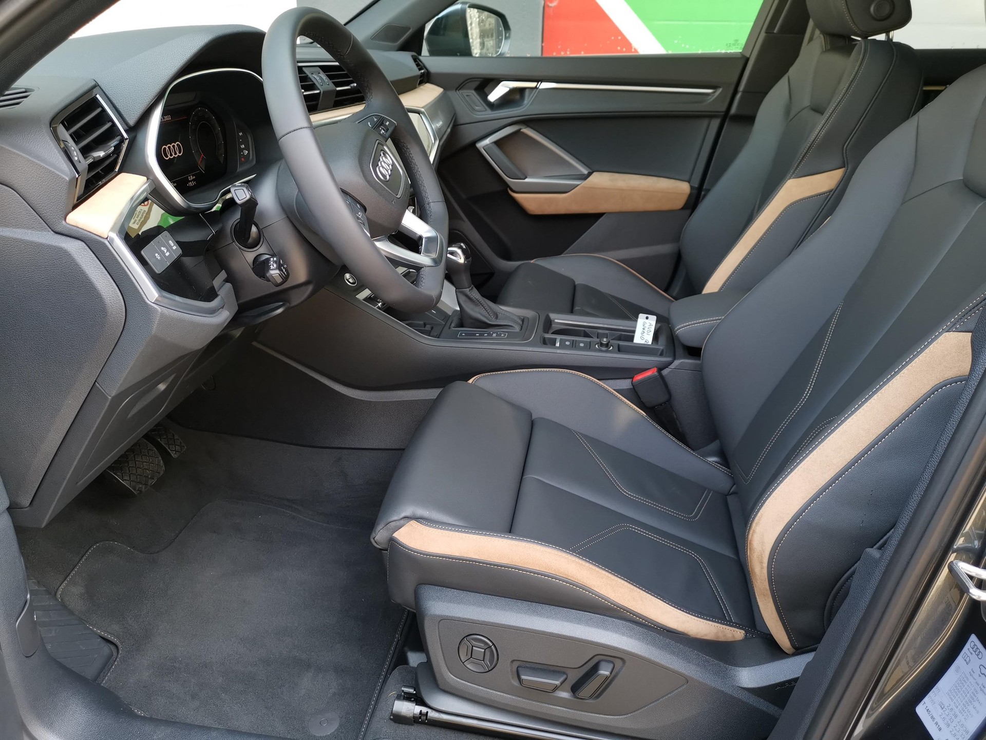 AUDI Q3 Sportback 40 TDI S line quattro S-tronic-image-19