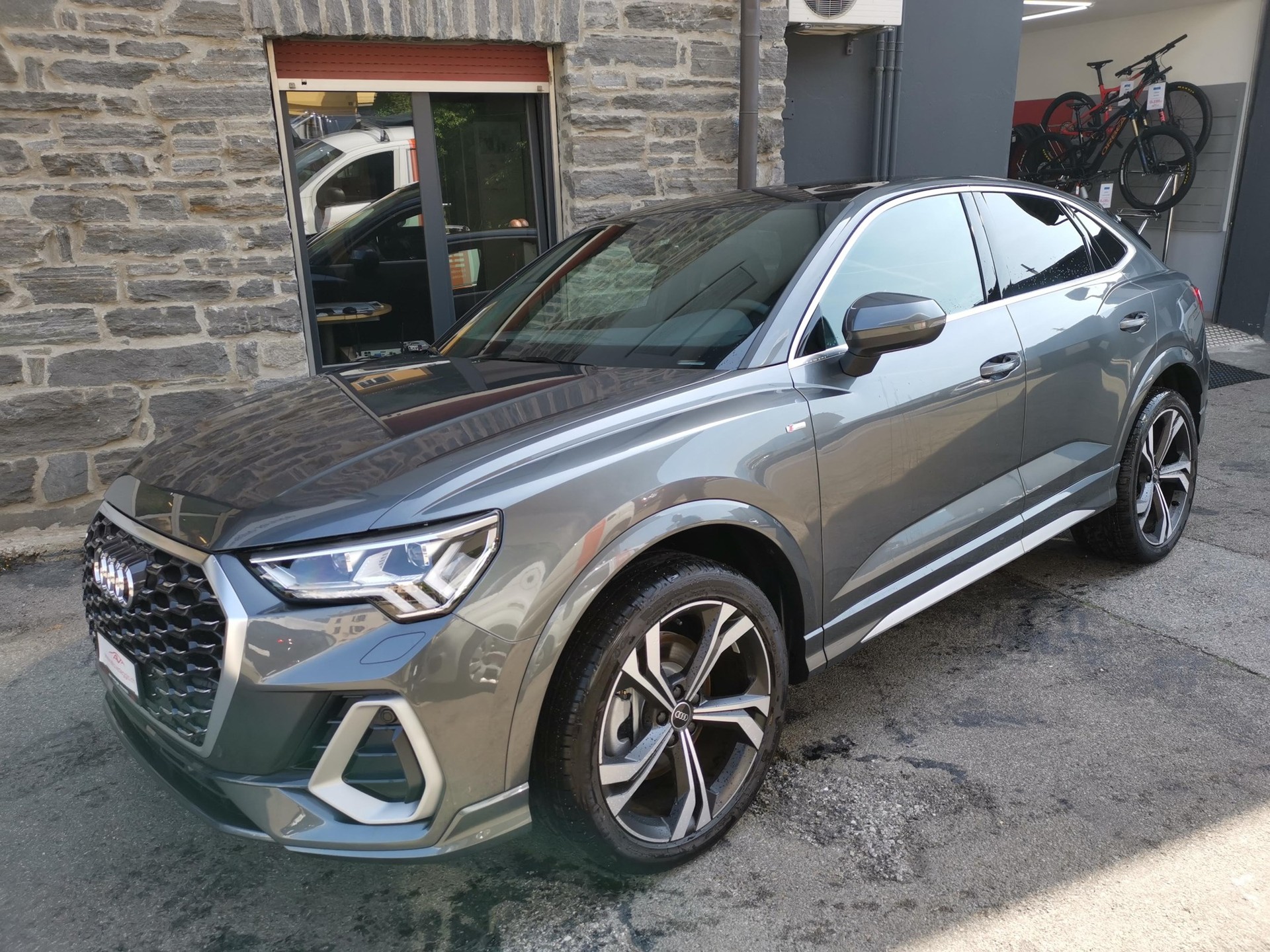 AUDI Q3 Sportback 40 TDI S line quattro S-tronic-image-0