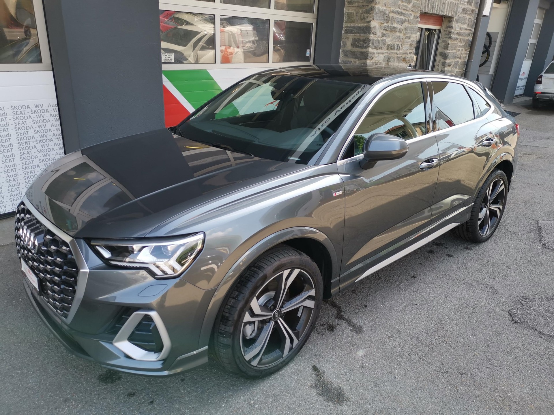 AUDI Q3 Sportback 40 TDI S line quattro S-tronic-image-7