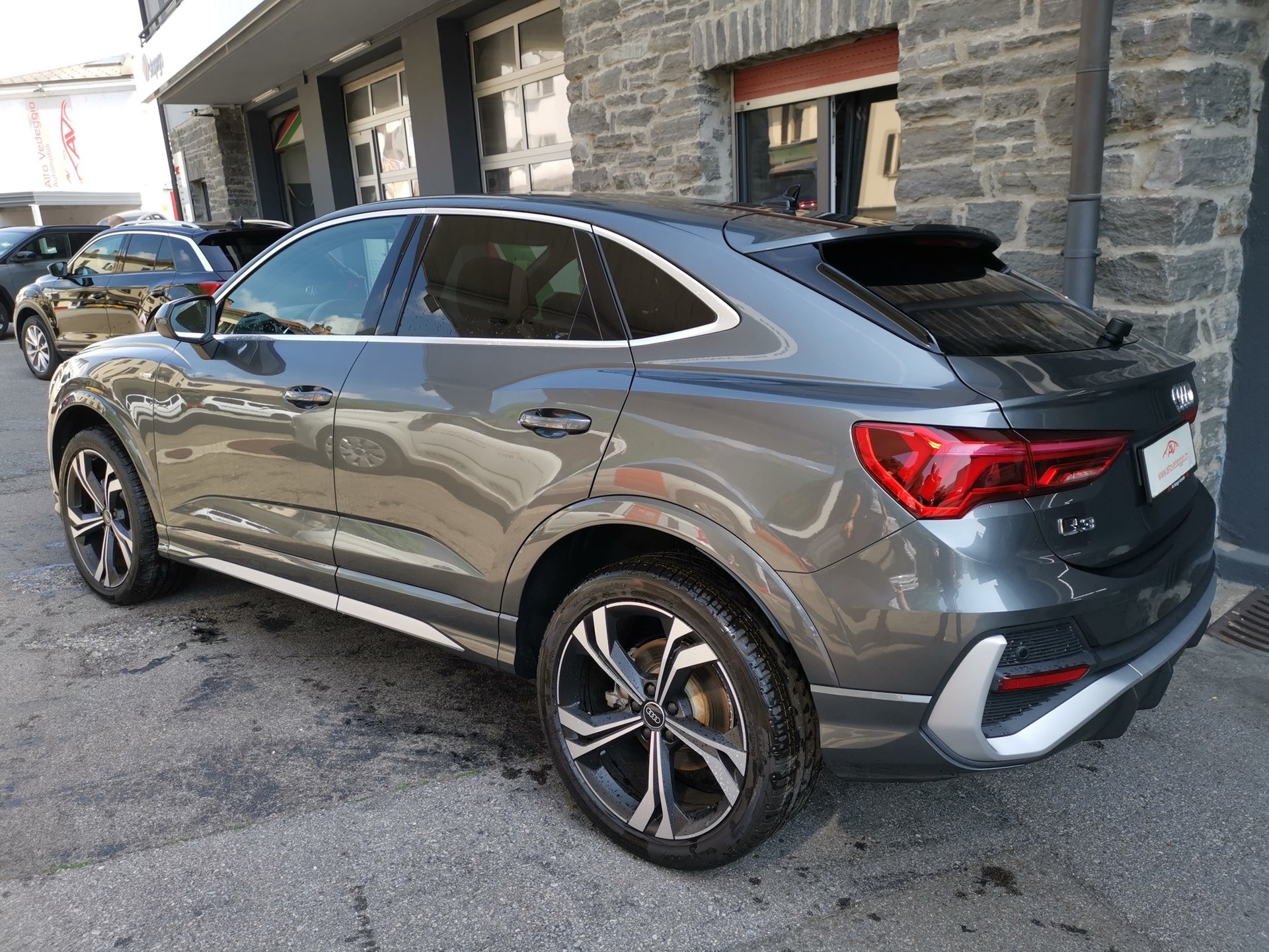 AUDI Q3 Sportback 40 TDI S line quattro S-tronic-image-6
