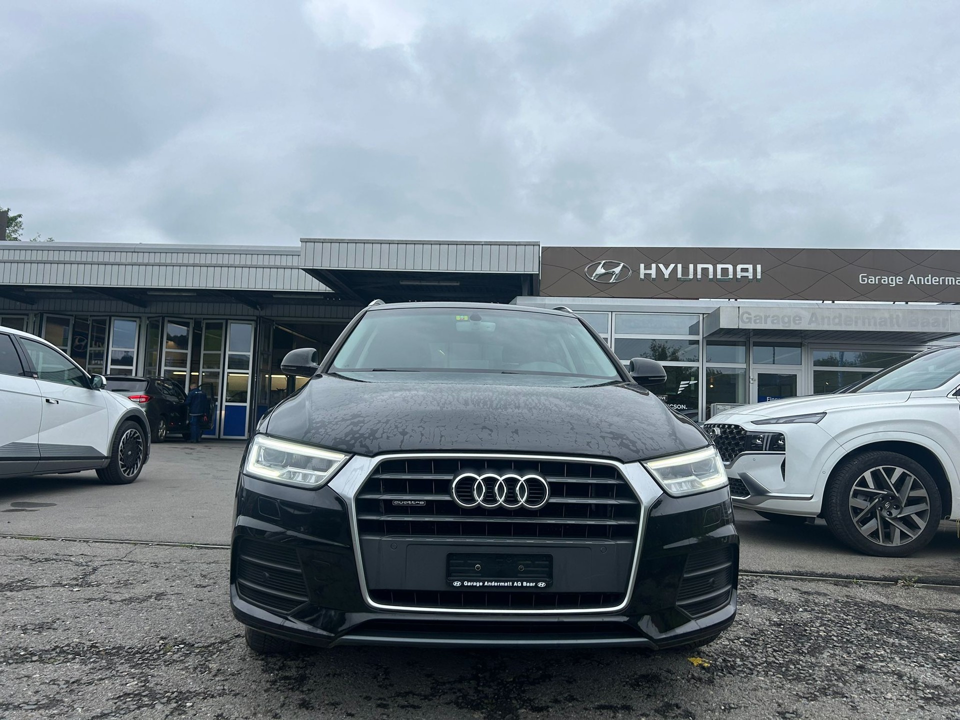 AUDI Q3 2.0 TDI design quattro S-tronic-showroom-element-2