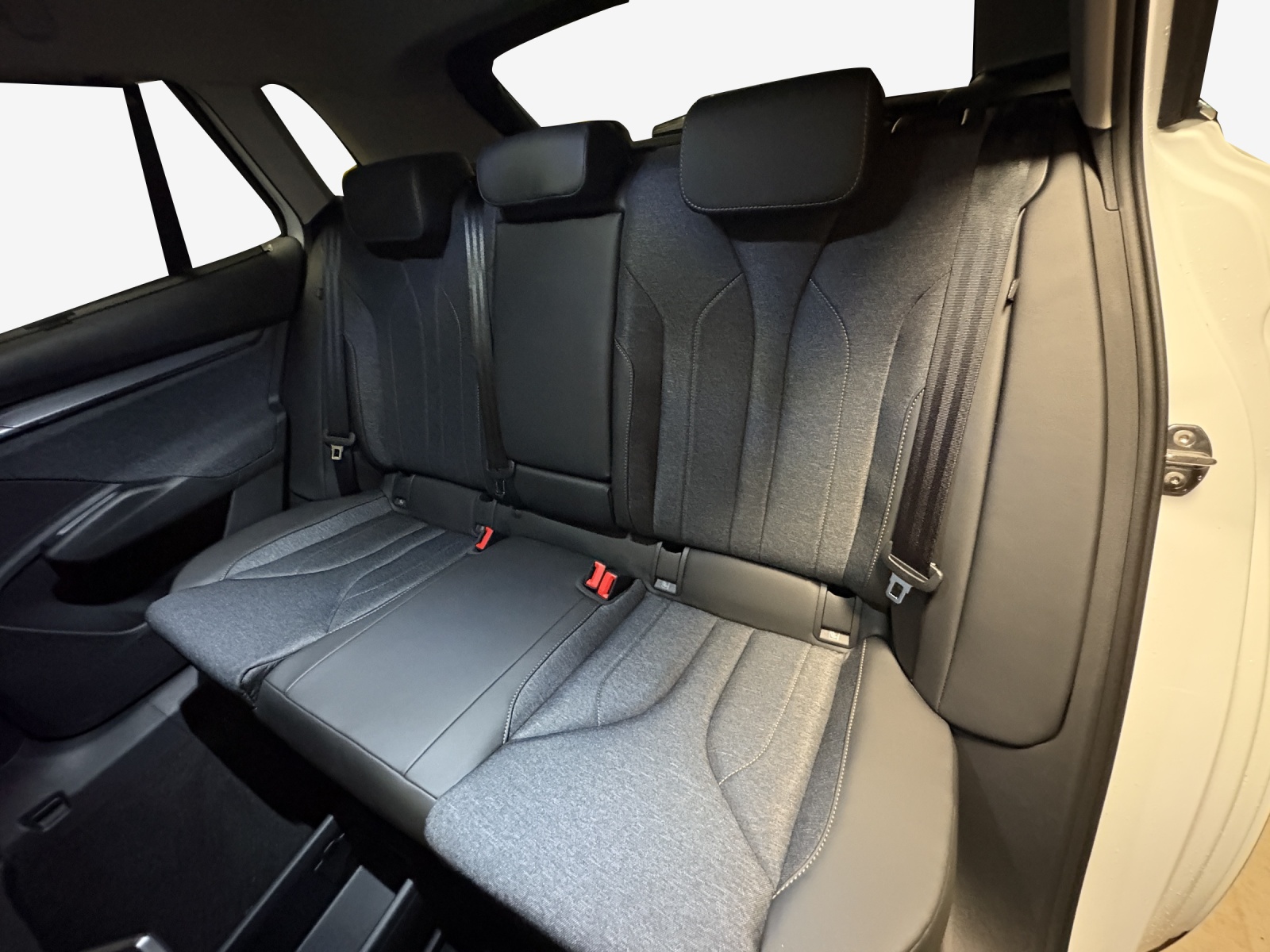 SKODA Elroq 85-image-11