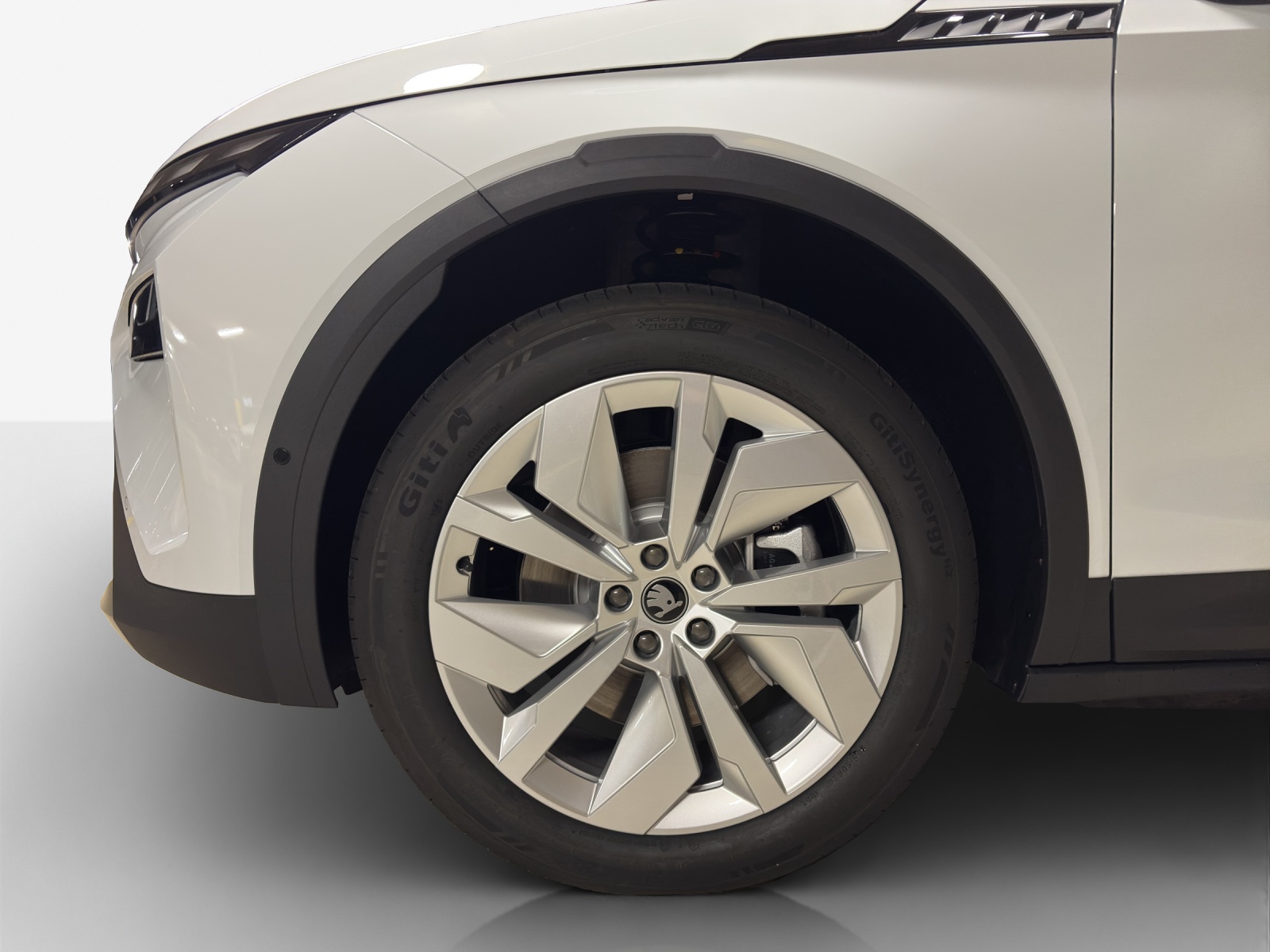 SKODA Elroq 85-image-13