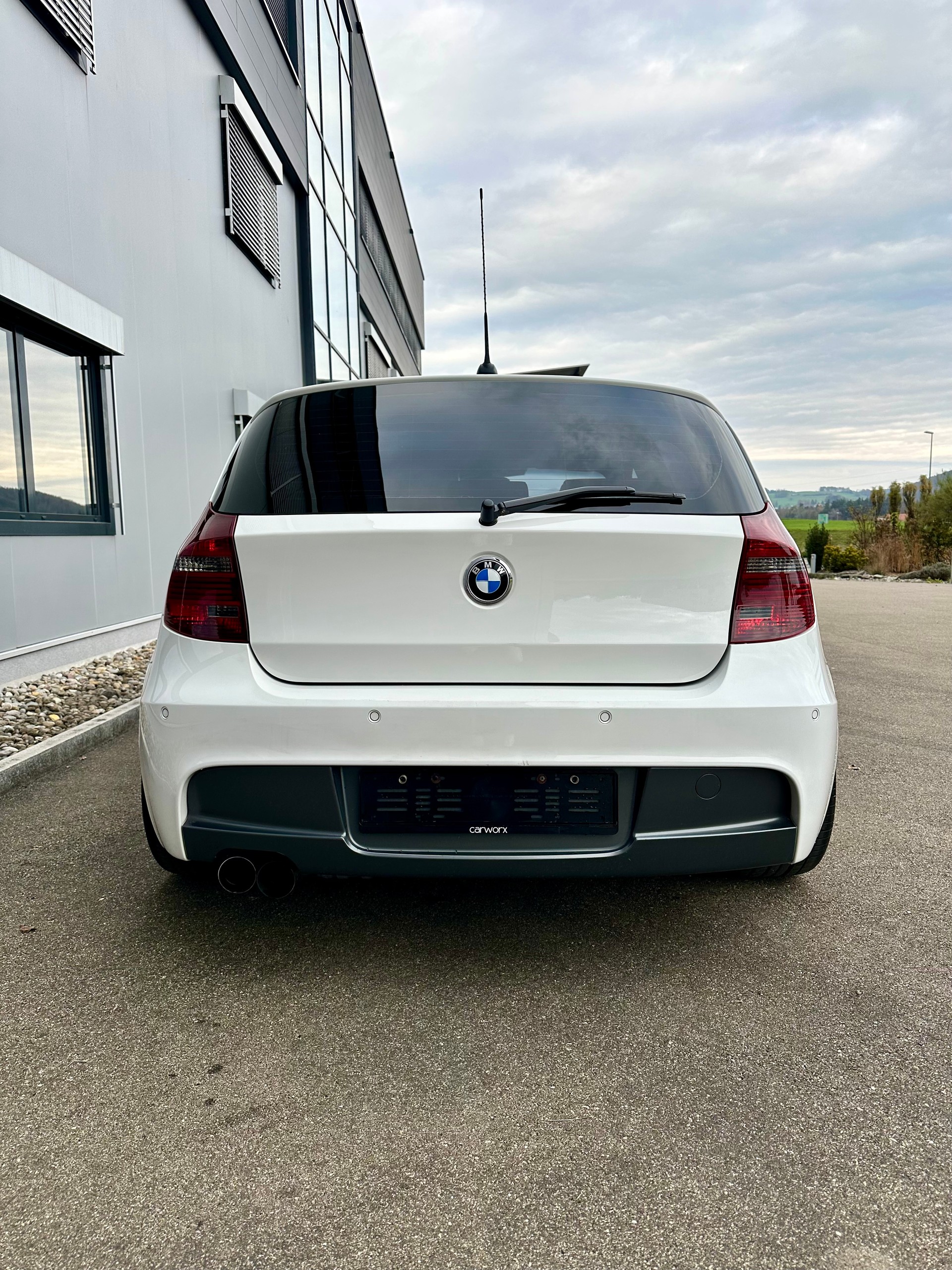 BMW 130i EDITION-image-4