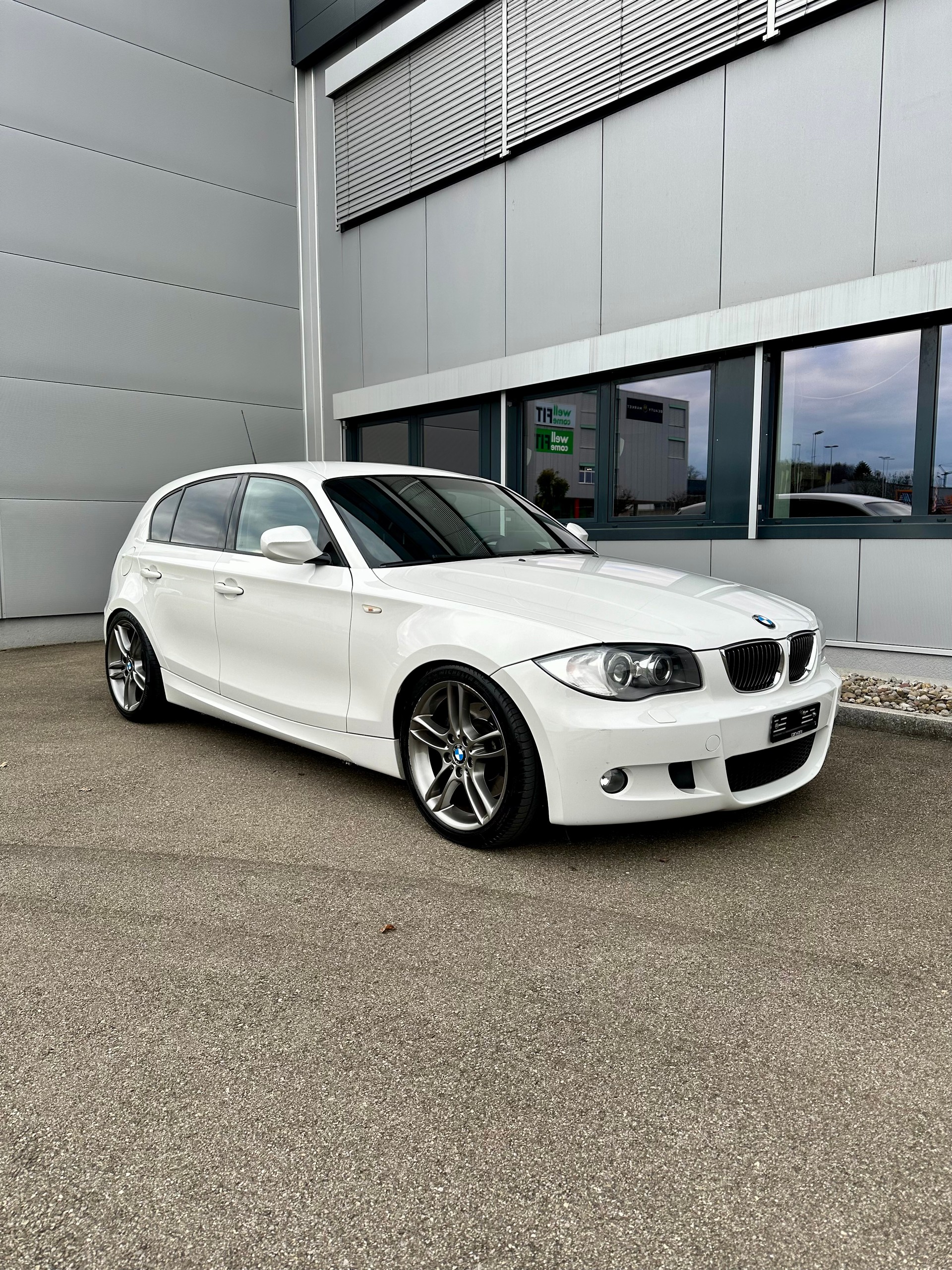 BMW 130i EDITION-image-0