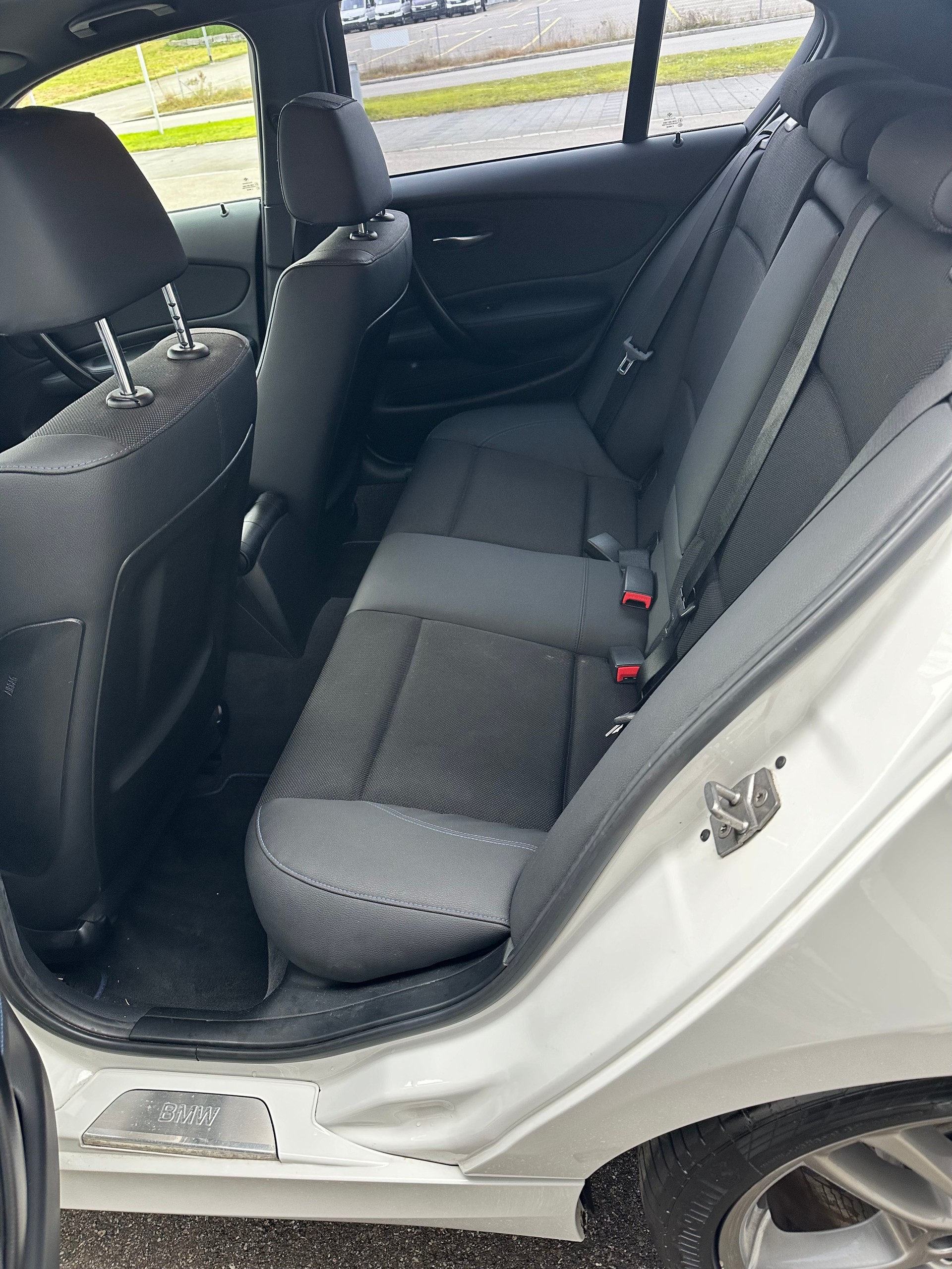 BMW 130i EDITION-image-6