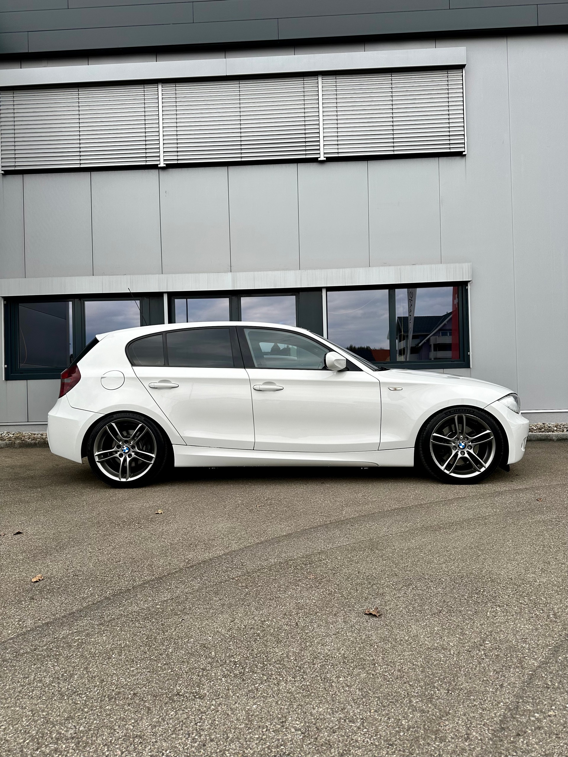 BMW 130i EDITION-image-2