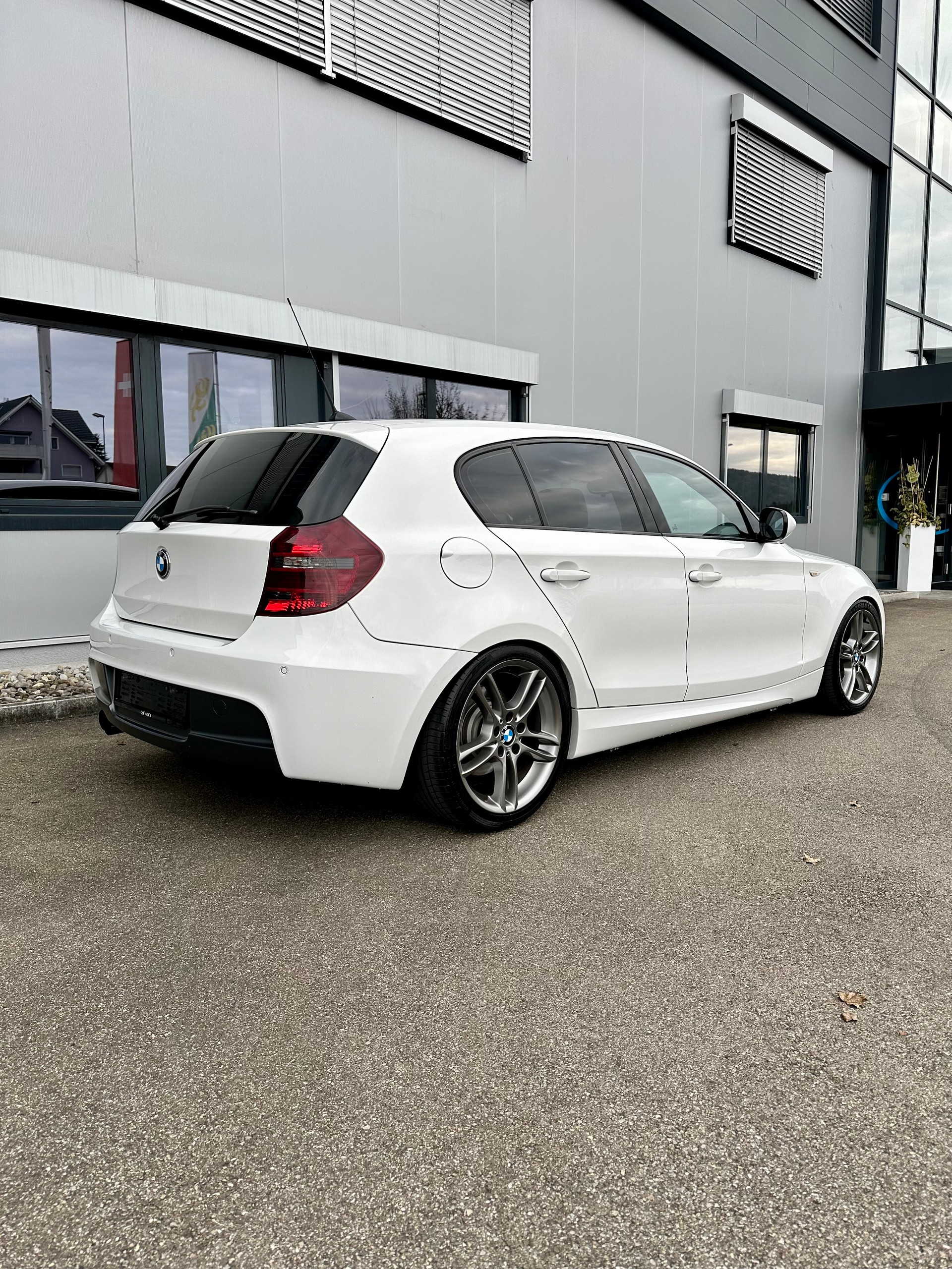 BMW 130i EDITION-image-3