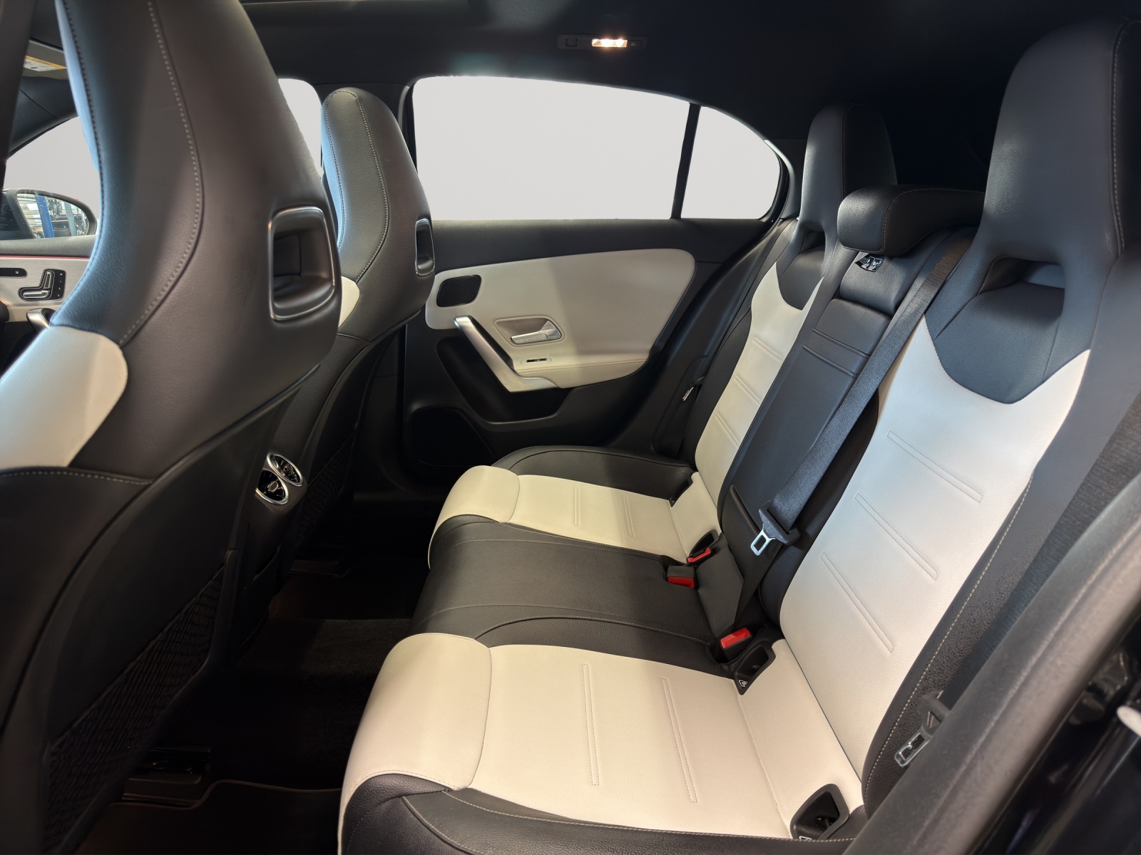 Image MERCEDES-BENZ A-220 A 220 AMG Line 4Matic